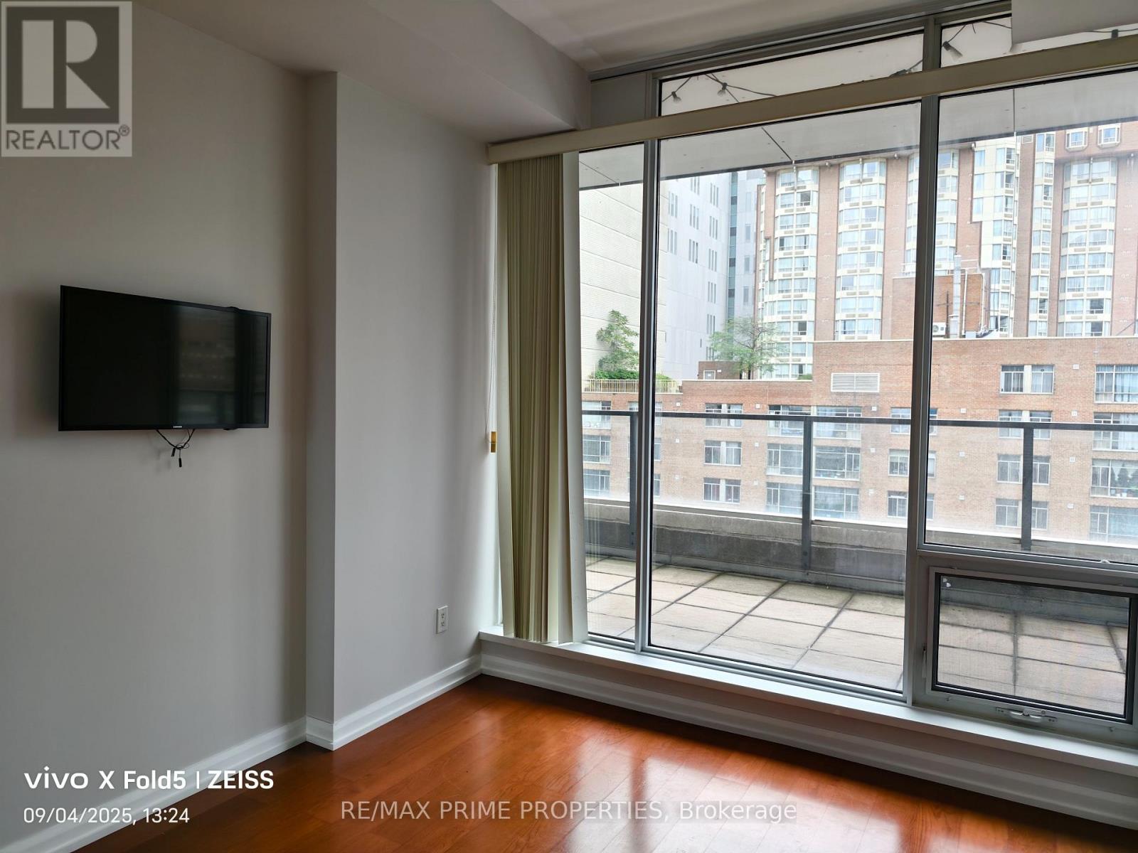 1823 - 111 Elizabeth Street, Toronto, Ontario  M5G 1P7 - Photo 4 - C12938778