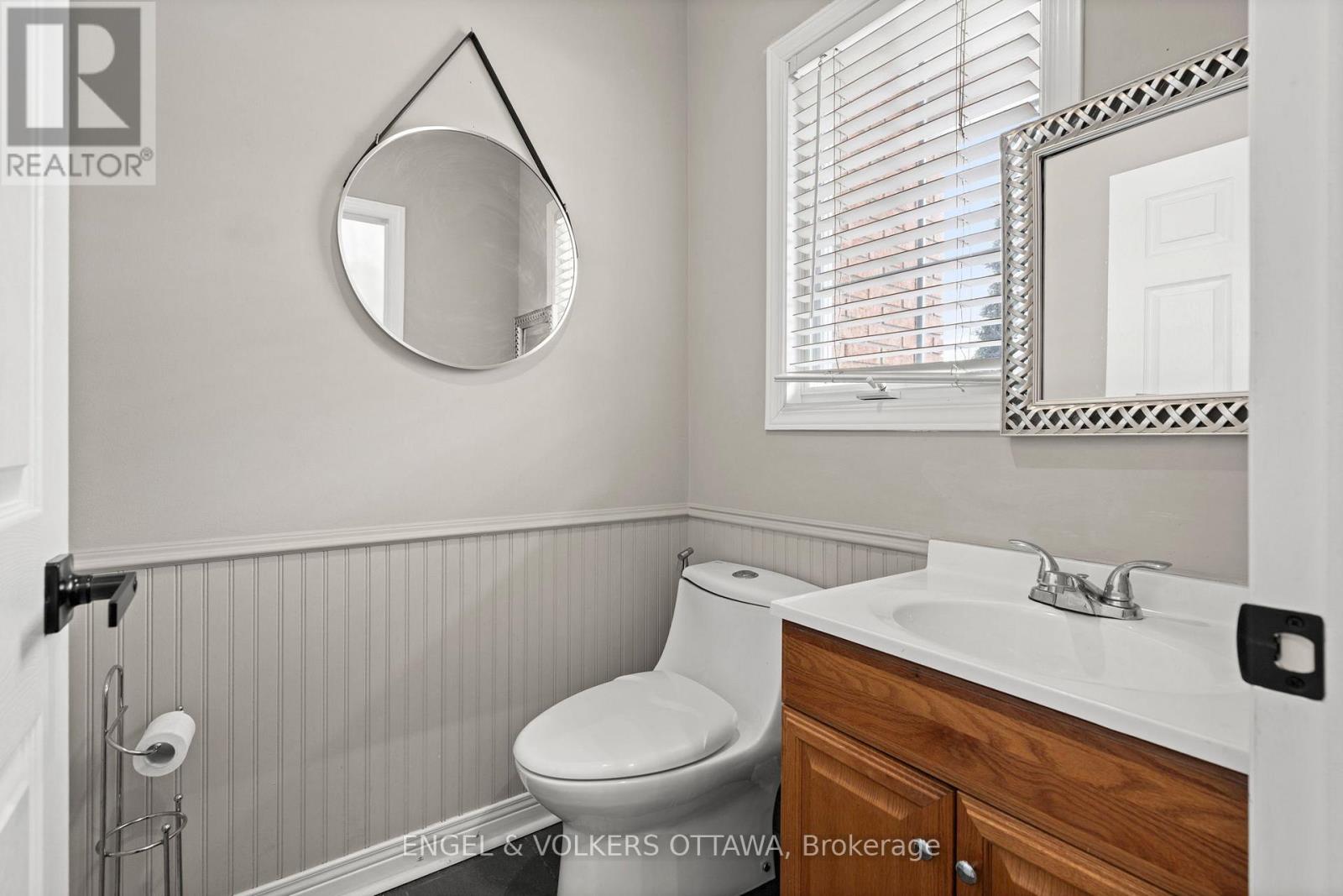 37 Laumann Court, Ottawa, Ontario  K2S 1V9 - Photo 3 - X12938474