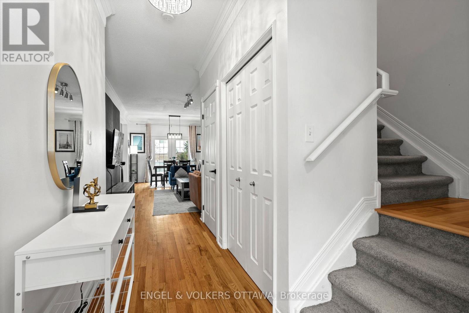 37 Laumann Court, Ottawa, Ontario  K2S 1V9 - Photo 4 - X12938474