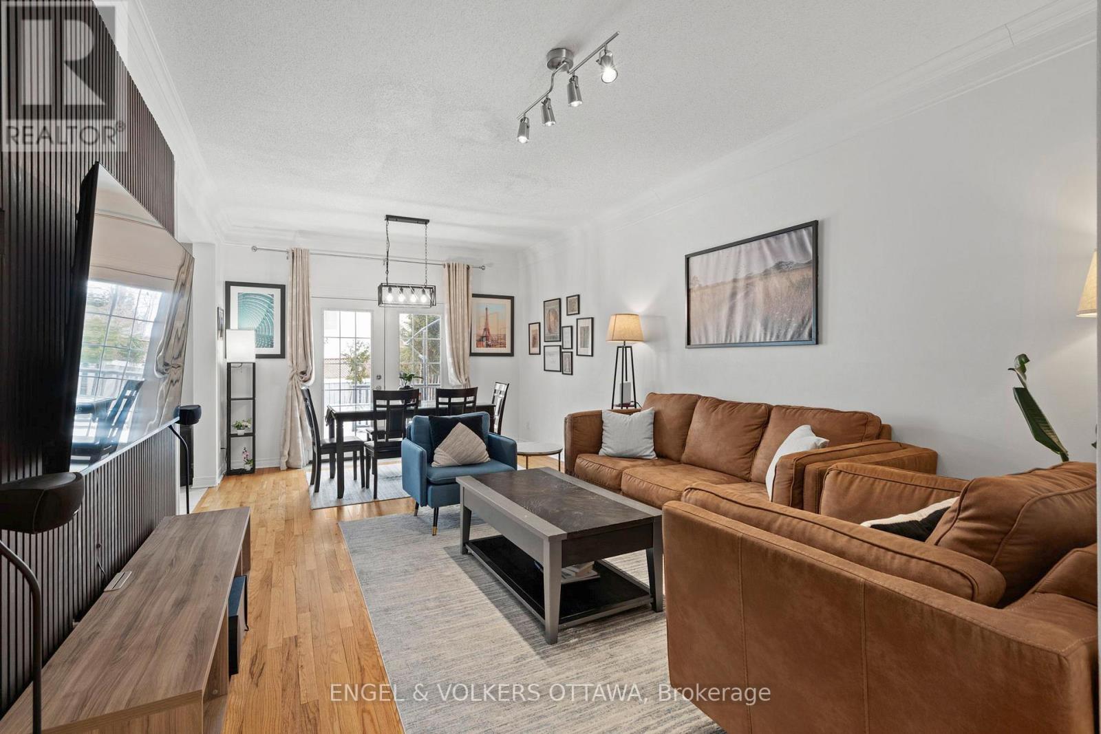 37 Laumann Court, Ottawa, Ontario  K2S 1V9 - Photo 5 - X12938474