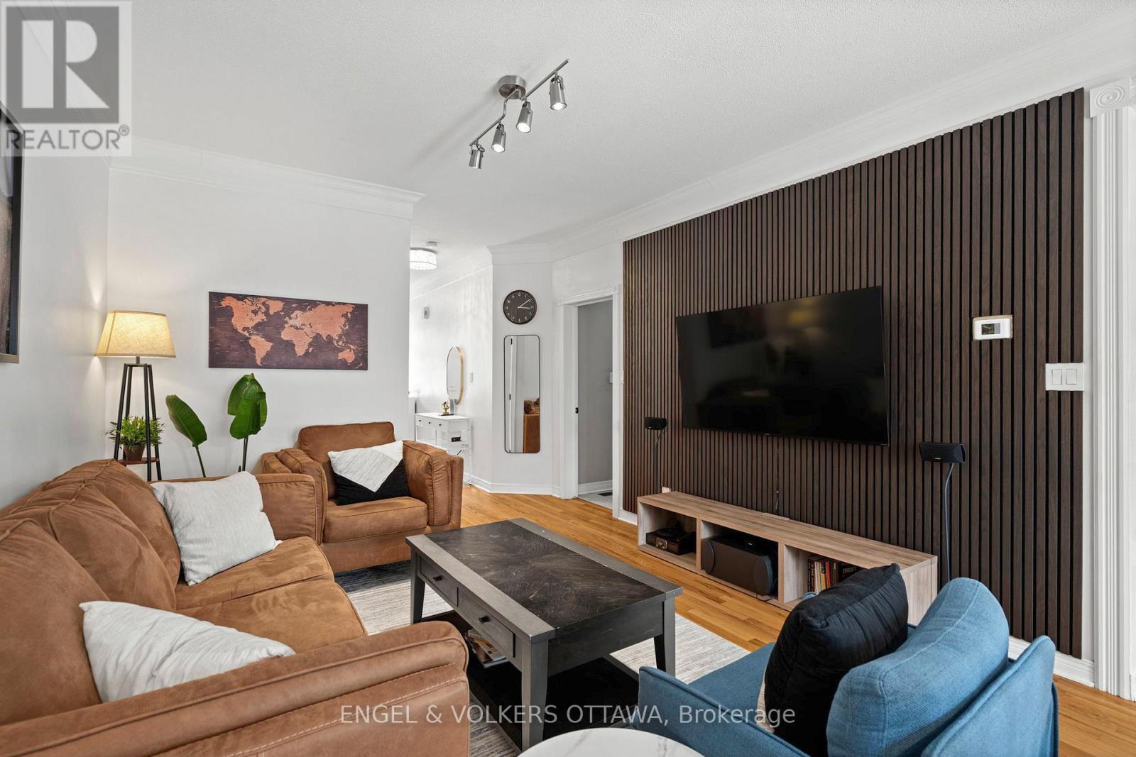 37 Laumann Court, Ottawa, Ontario  K2S 1V9 - Photo 8 - X12938474