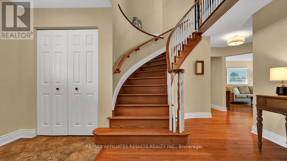 1789 Turnberry Road, Ottawa, Ontario  K1E 3V1 - Photo 5 - X12938698