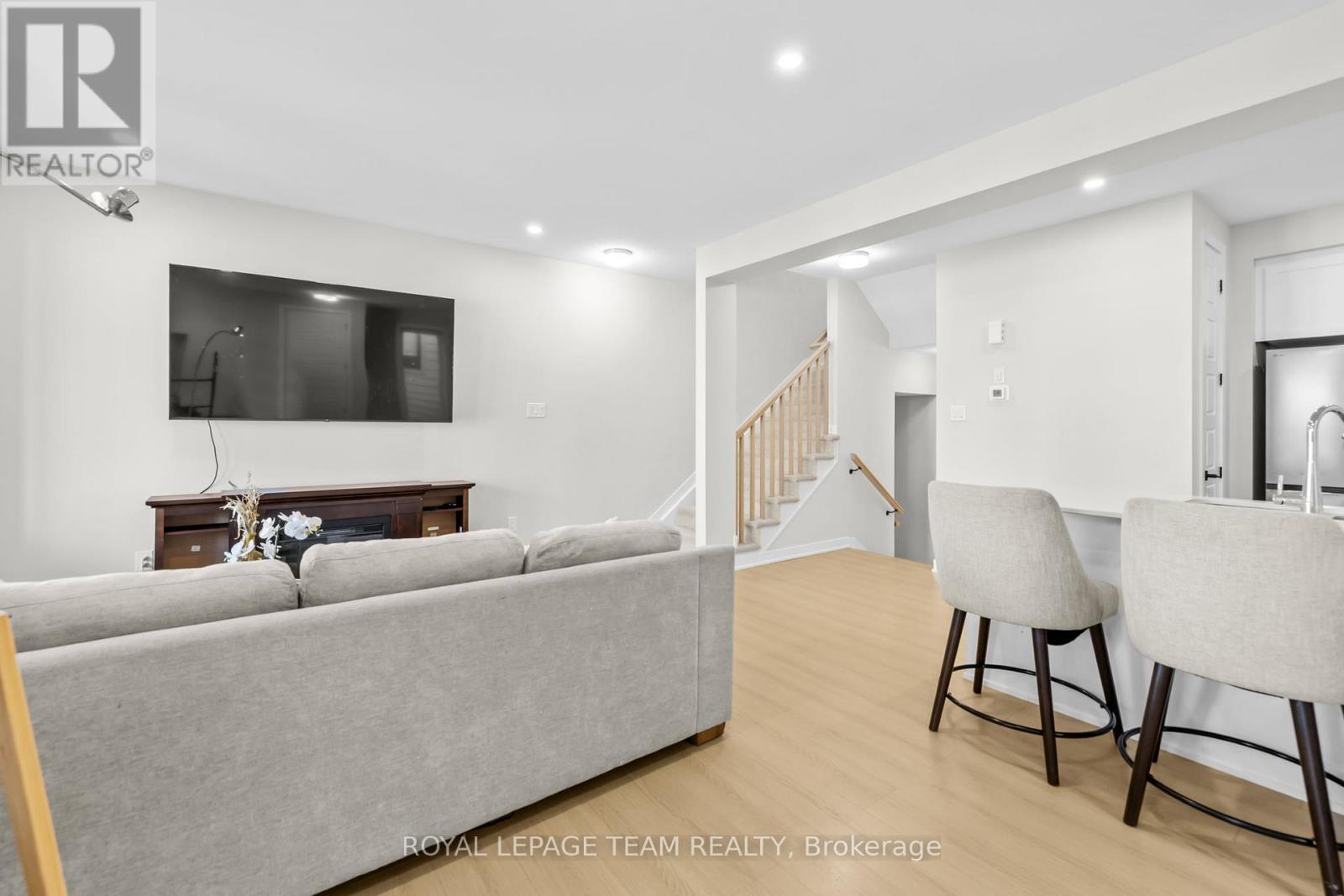 307 Catsfoot Walk, Ottawa, Ontario  K2J 7G9 - Photo 2 - X12938730