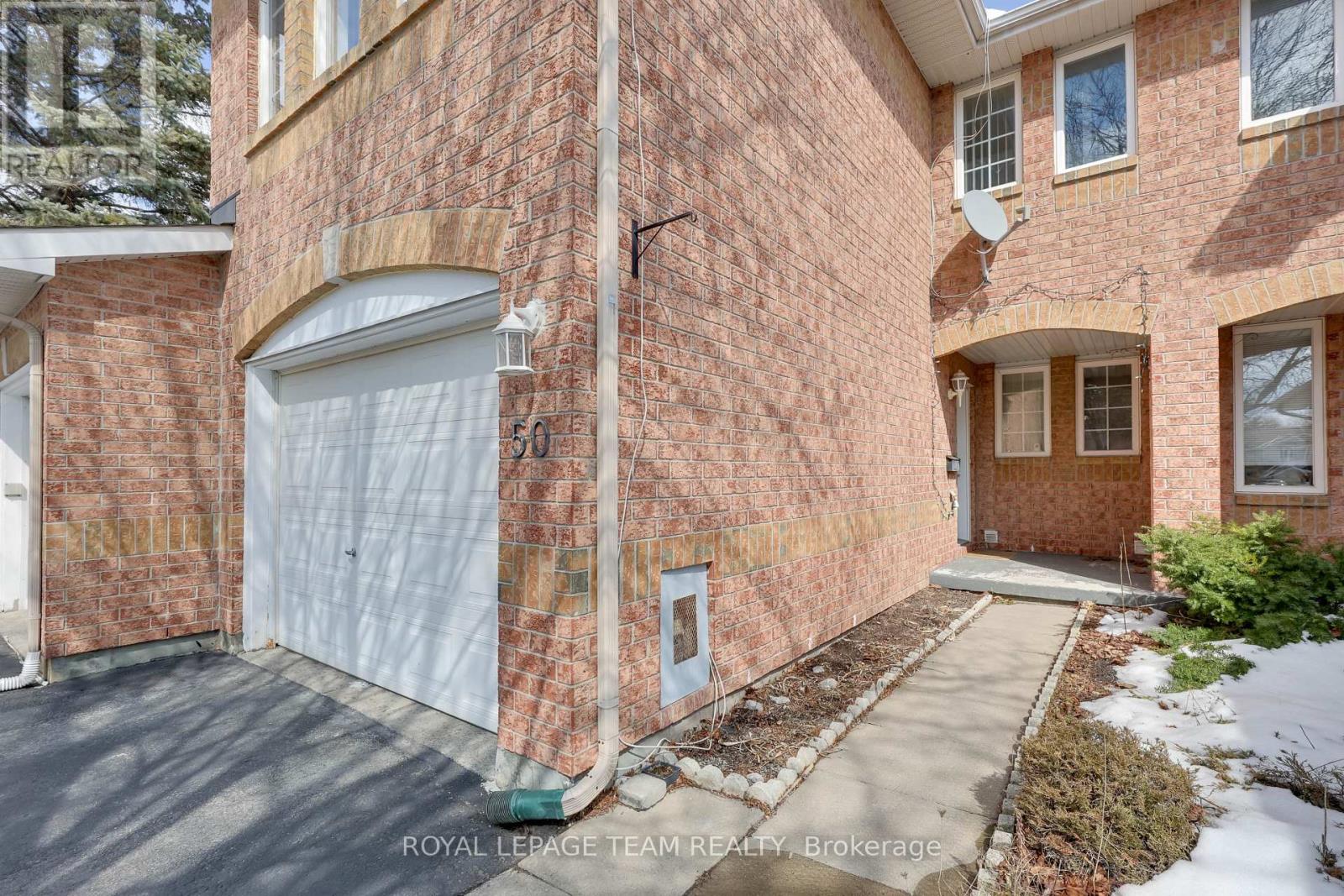 50 Windcrest Court, Ottawa, Ontario  K2T 1B5 - Photo 2 - X12938750
