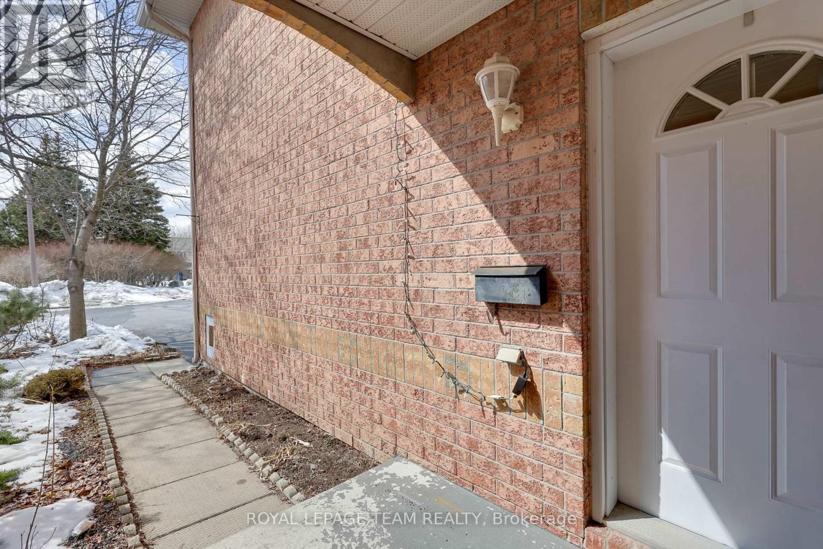 50 Windcrest Court, Ottawa, Ontario  K2T 1B5 - Photo 3 - X12938750