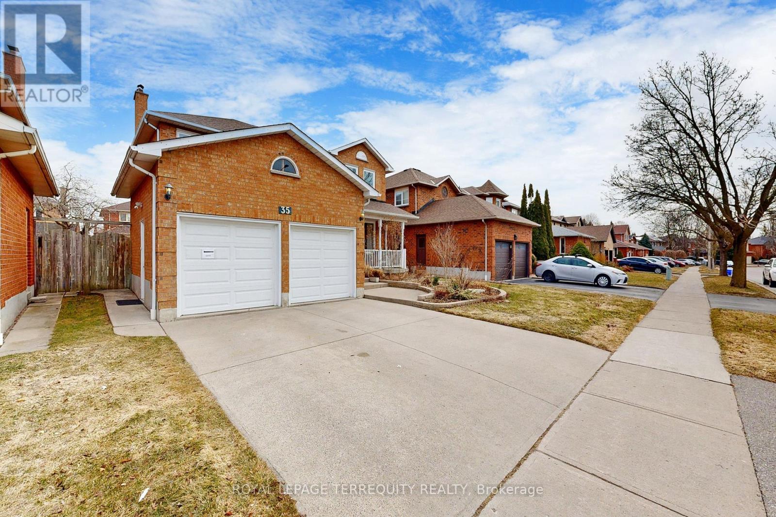 35 William Stephenson Drive, Whitby, Ontario  L1N 8J5 - Photo 2 - E12938494