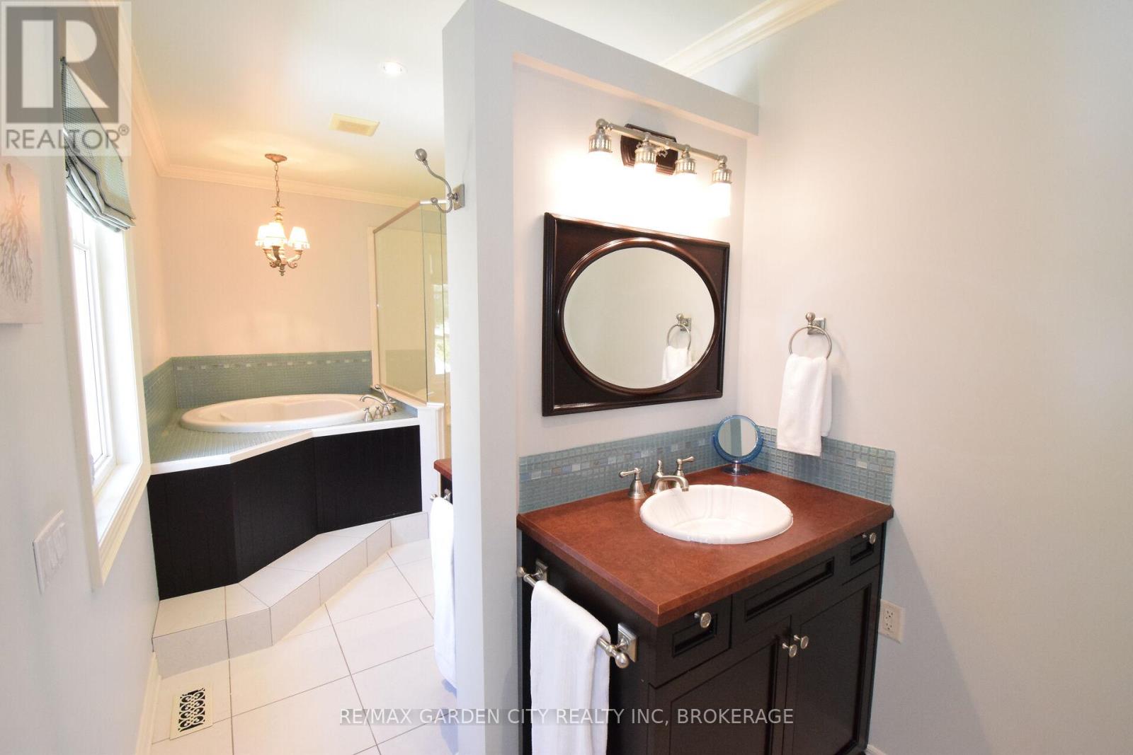 273 Canboro Road, Pelham, Ontario  L0S 1M0 - Photo 21 - X12938512