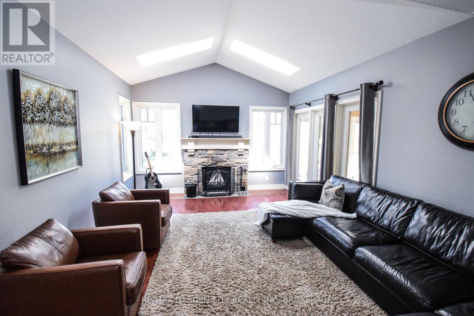 273 Canboro Road, Pelham, Ontario  L0S 1M0 - Photo 8 - X12938512