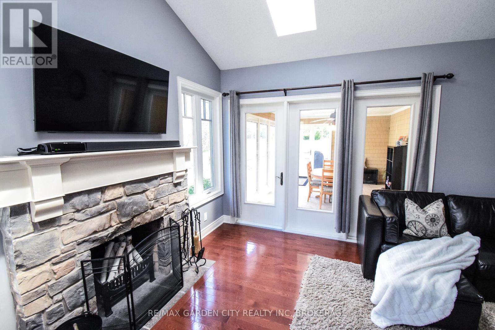 273 Canboro Road, Pelham, Ontario  L0S 1M0 - Photo 9 - X12938512