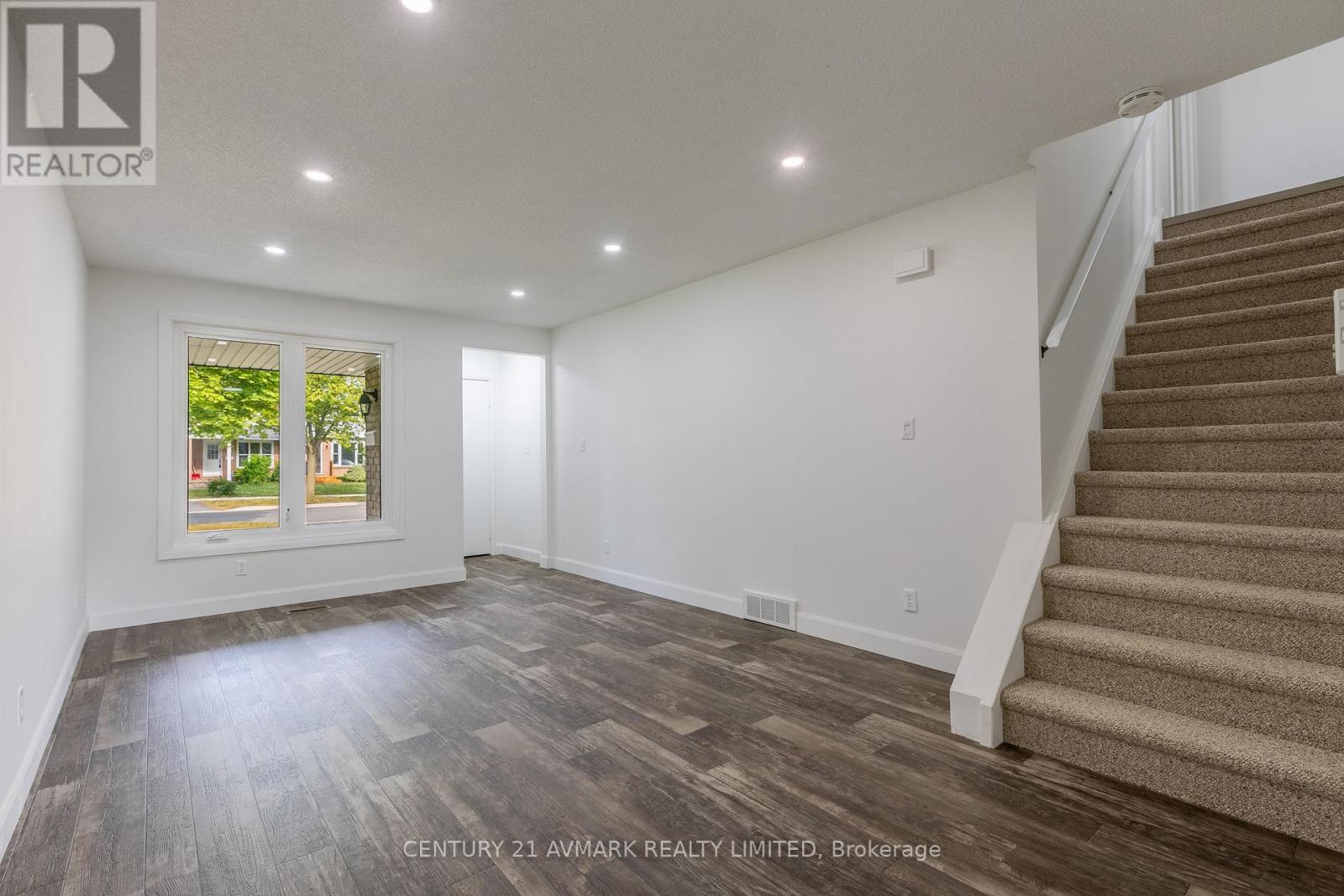 111 Northgate Drive, Welland, Ontario  L3C 5Y3 - Photo 5 - X12938588