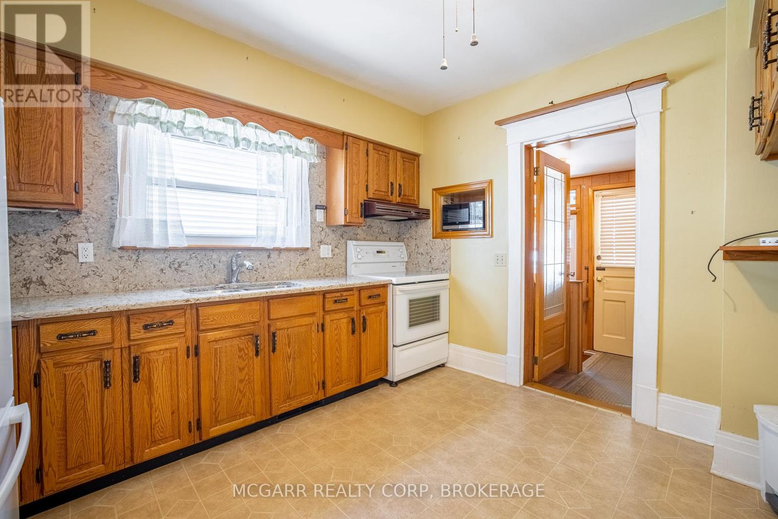 160 Main Street, St. Catharines (Port Dalhousie), Ontario  L2N 4V5 - Photo 15 - X12938656