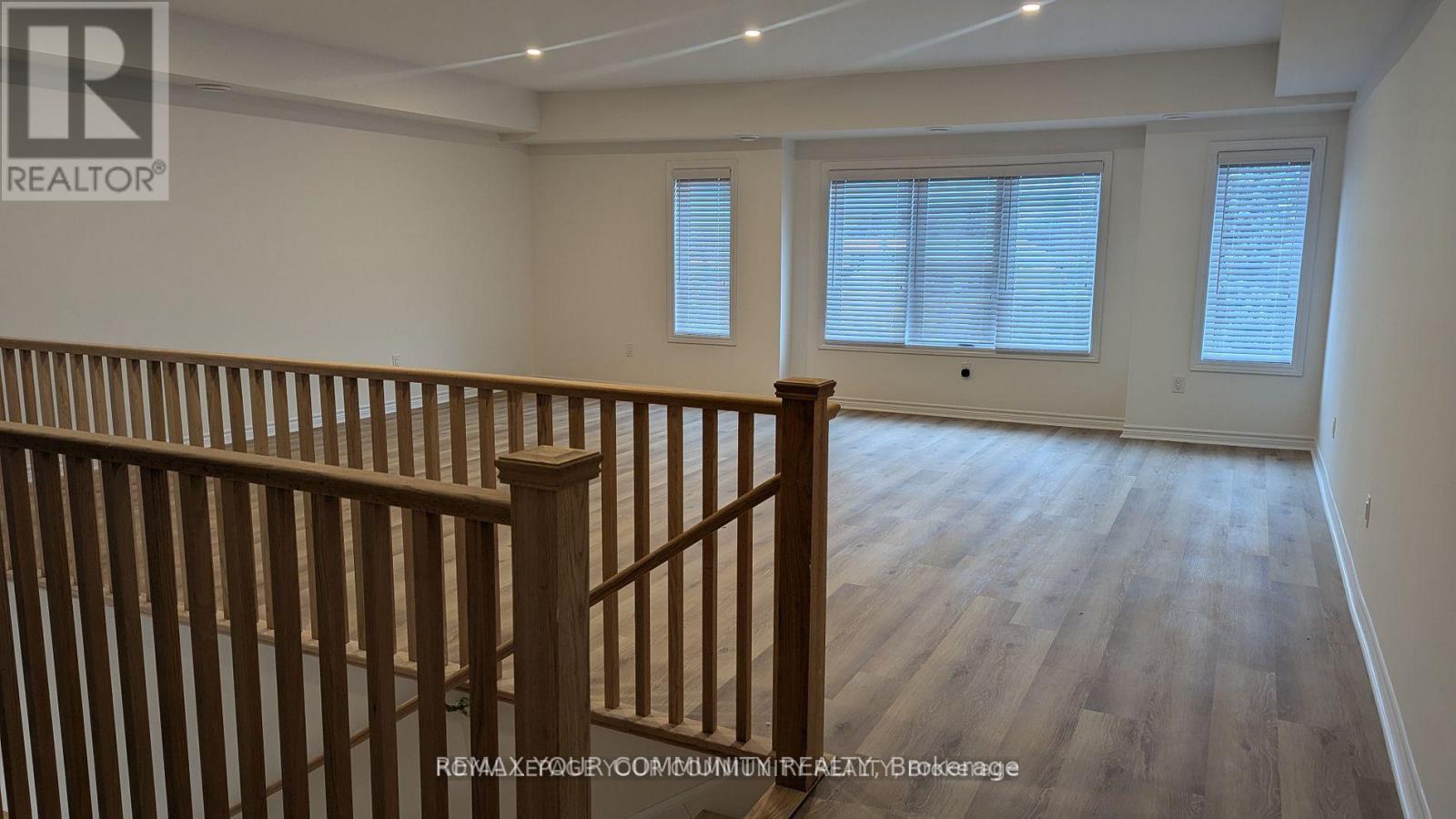 2nd Floor - 9 Biscayne Boulevard, Georgina, Ontario  L4P 2C4 - Photo 5 - N12938482