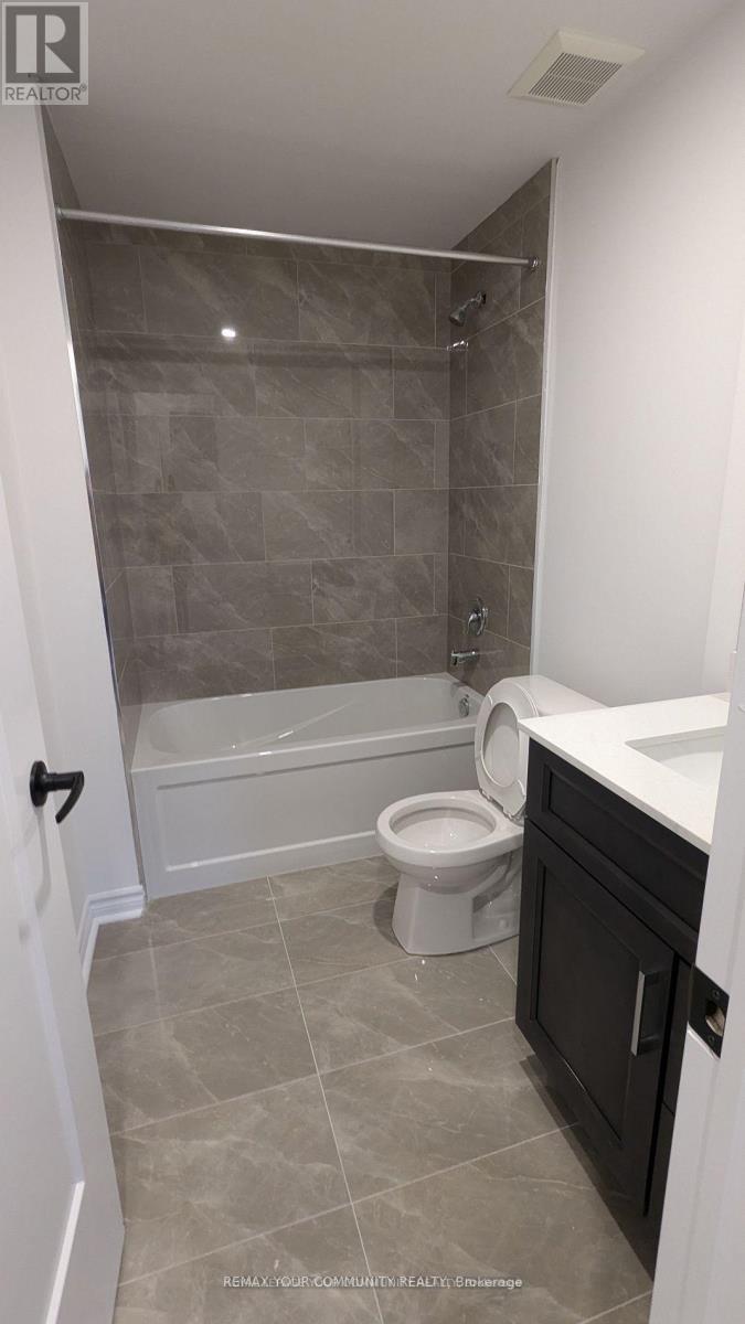 2nd Floor - 9 Biscayne Boulevard, Georgina, Ontario  L4P 2C4 - Photo 9 - N12938482