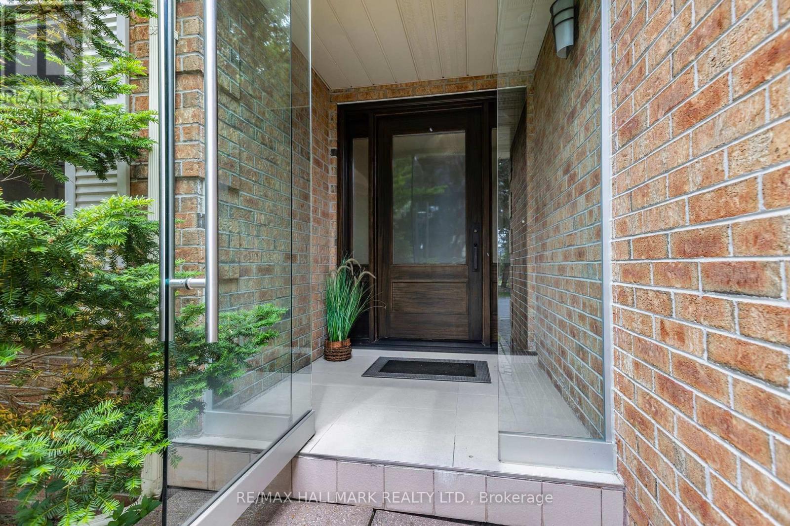 48 Lambert Road, Markham, Ontario  L3T 7E3 - Photo 4 - N12938626