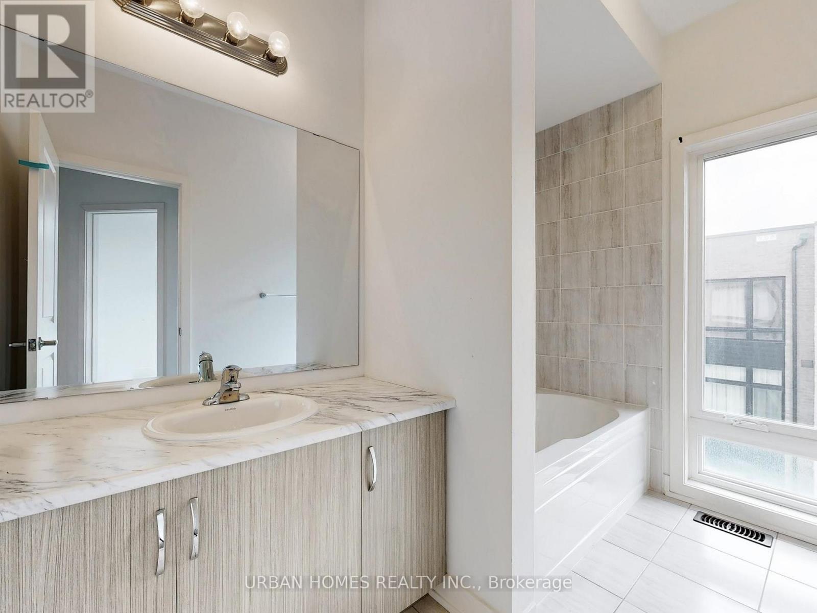 41 Gerussi Street, Vaughan, Ontario  L4H 4R7 - Photo 34 - N12938640