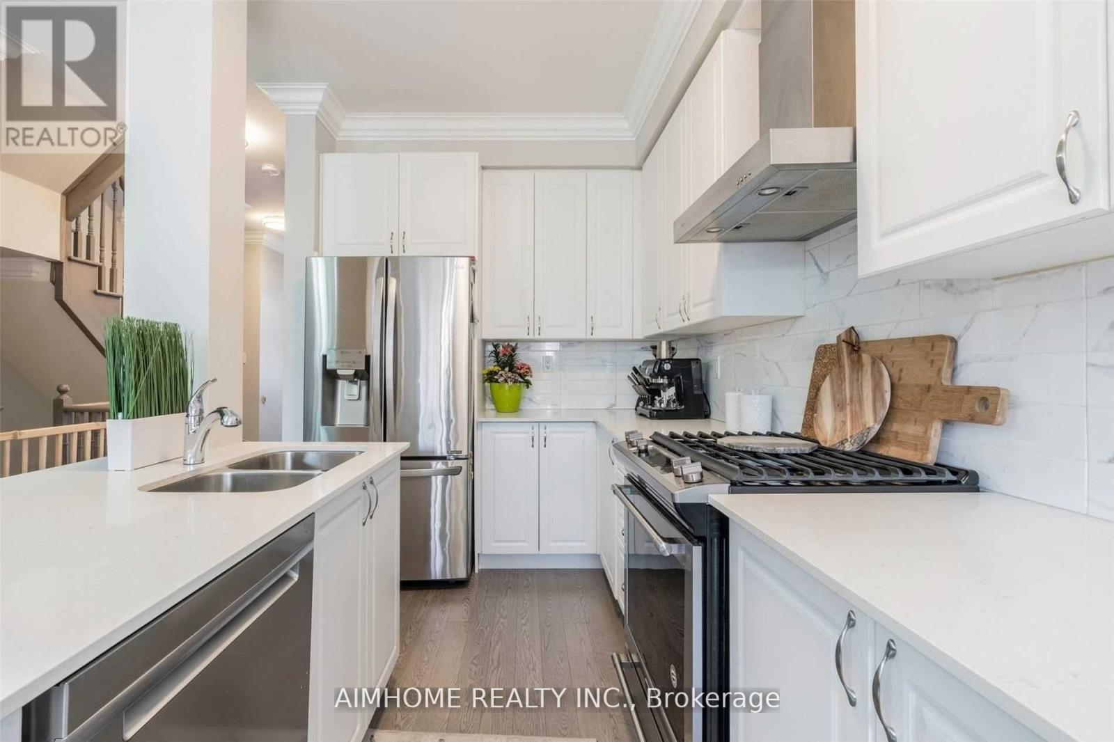 73 Sunset Terrace, Vaughan, Ontario  L4H 4S2 - Photo 5 - N12938648