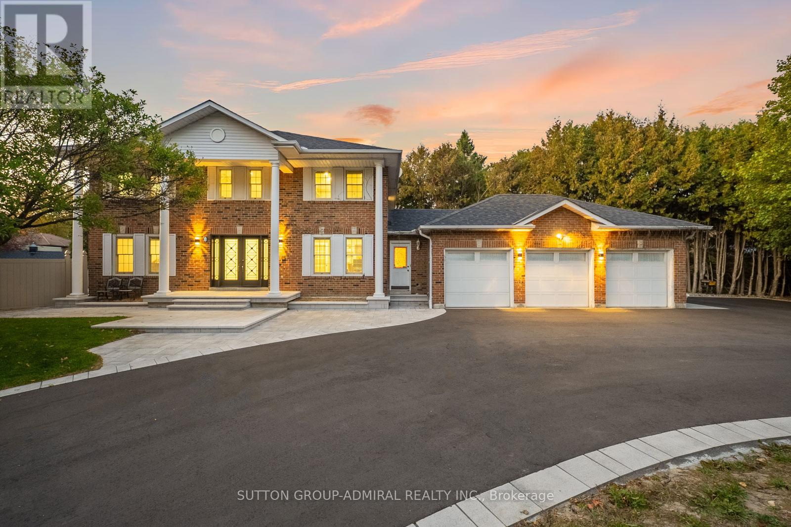 8 Beaufort Hills Road, Richmond Hill, Ontario  L4E 2N5 - Photo 2 - N12938672