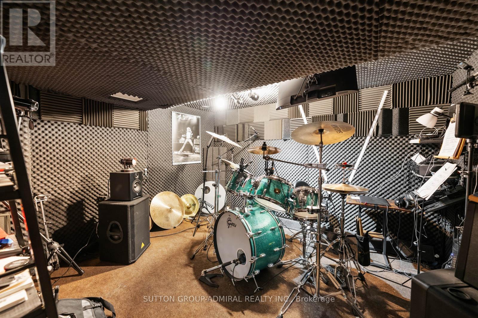 8 Beaufort Hills Road, Richmond Hill, Ontario  L4E 2N5 - Photo 34 - N12938672