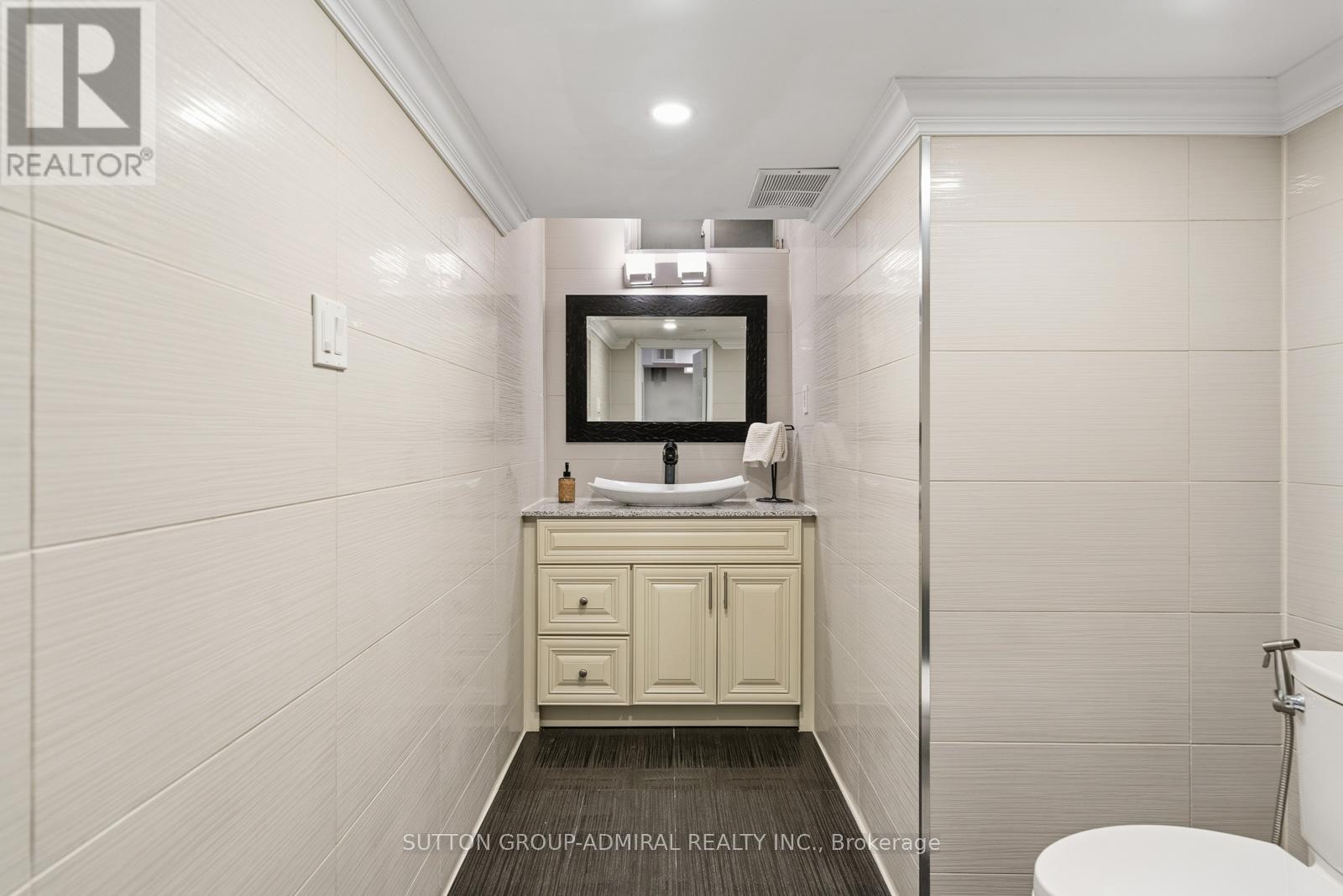 8 Beaufort Hills Road, Richmond Hill, Ontario  L4E 2N5 - Photo 35 - N12938672