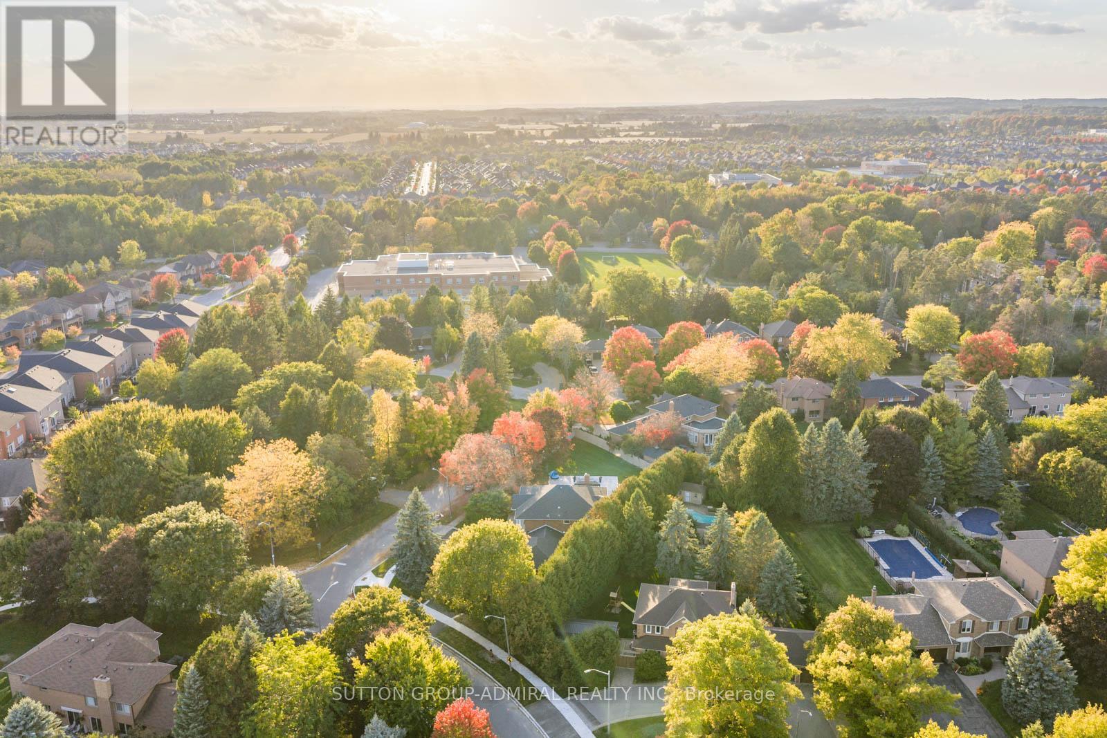 8 Beaufort Hills Road, Richmond Hill, Ontario  L4E 2N5 - Photo 50 - N12938672