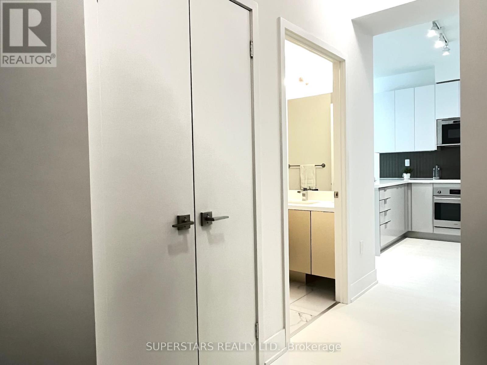 1610 - 2916 Highway 7 Road, Vaughan, Ontario  L4K 0K6 - Photo 4 - N12938686