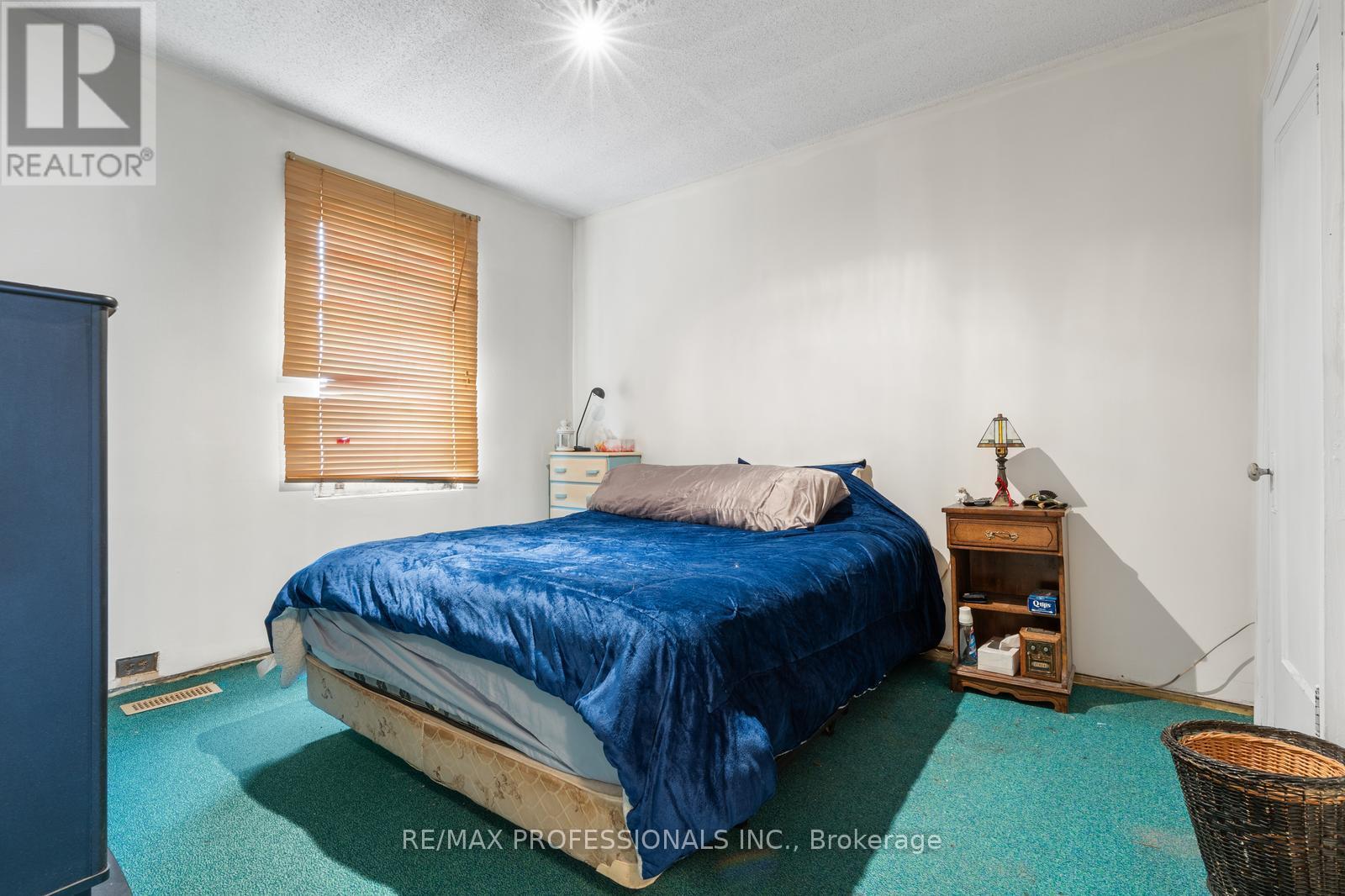 857 Windermere Avenue, Toronto, Ontario  M6S 3M5 - Photo 6 - W12915900