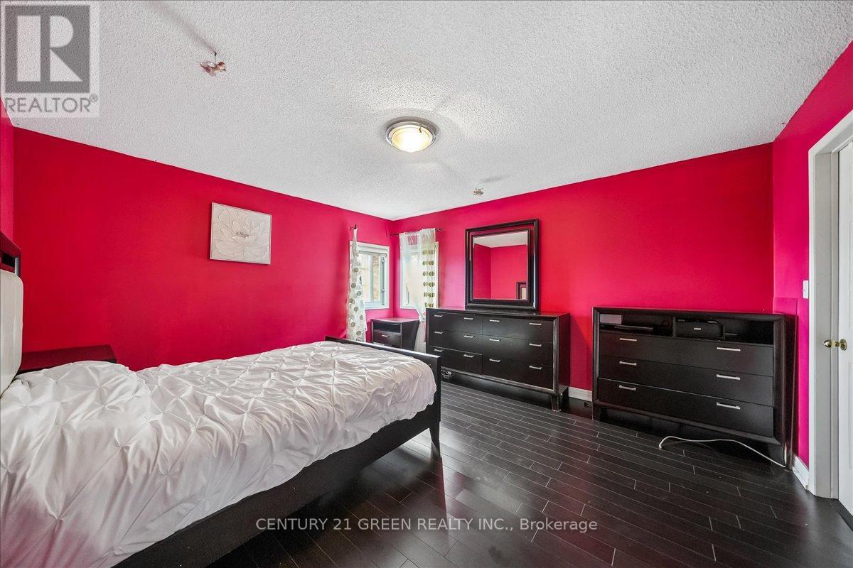 1031 Blueheron Boulevard, Mississauga, Ontario  L5V 2J8 - Photo 31 - W12935346