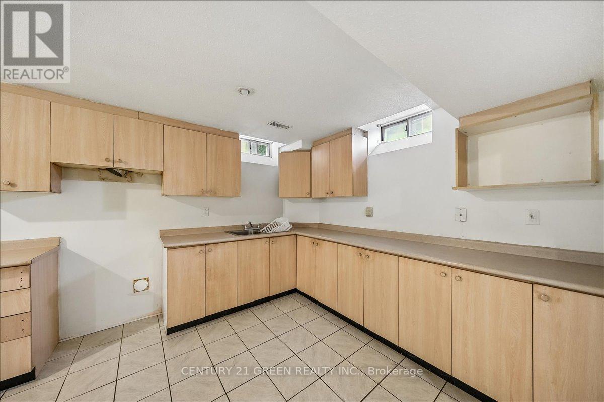 1031 Blueheron Boulevard, Mississauga, Ontario  L5V 2J8 - Photo 45 - W12935346