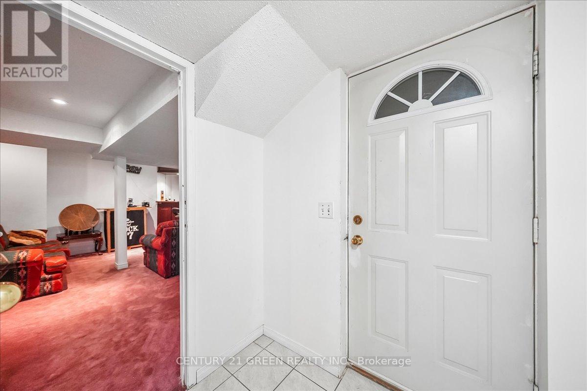 1031 Blueheron Boulevard, Mississauga, Ontario  L5V 2J8 - Photo 35 - W12935346