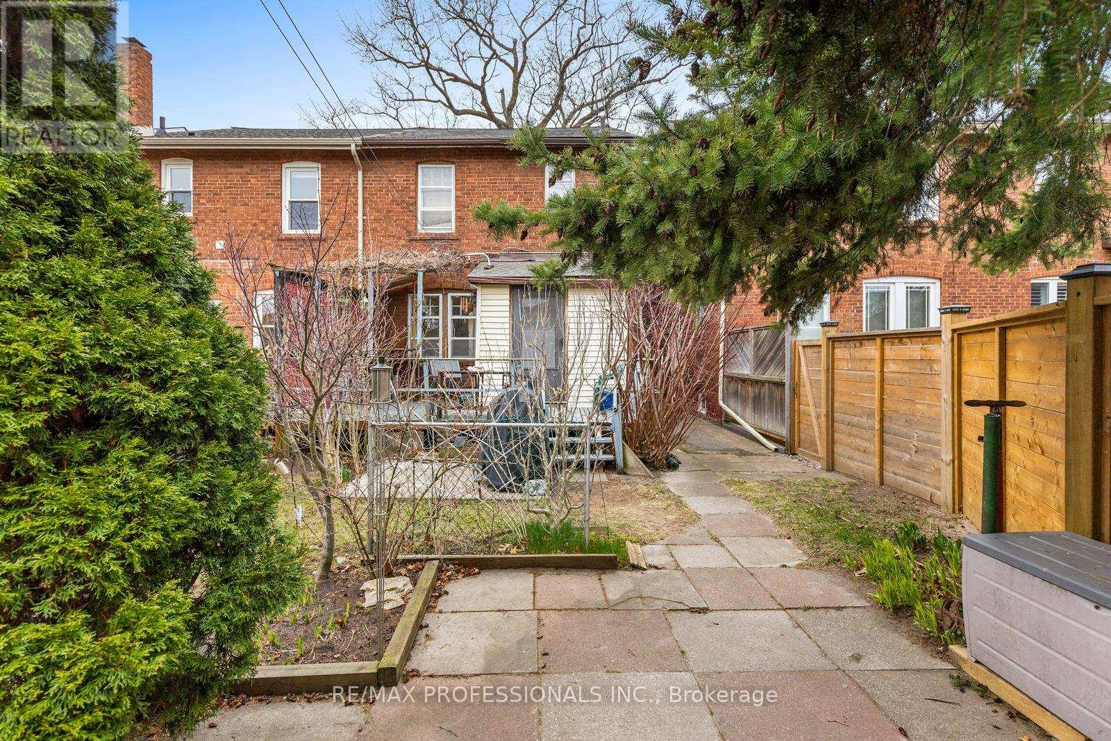 857 Windermere Avenue, Toronto, Ontario  M6S 3M5 - Photo 12 - W12915900