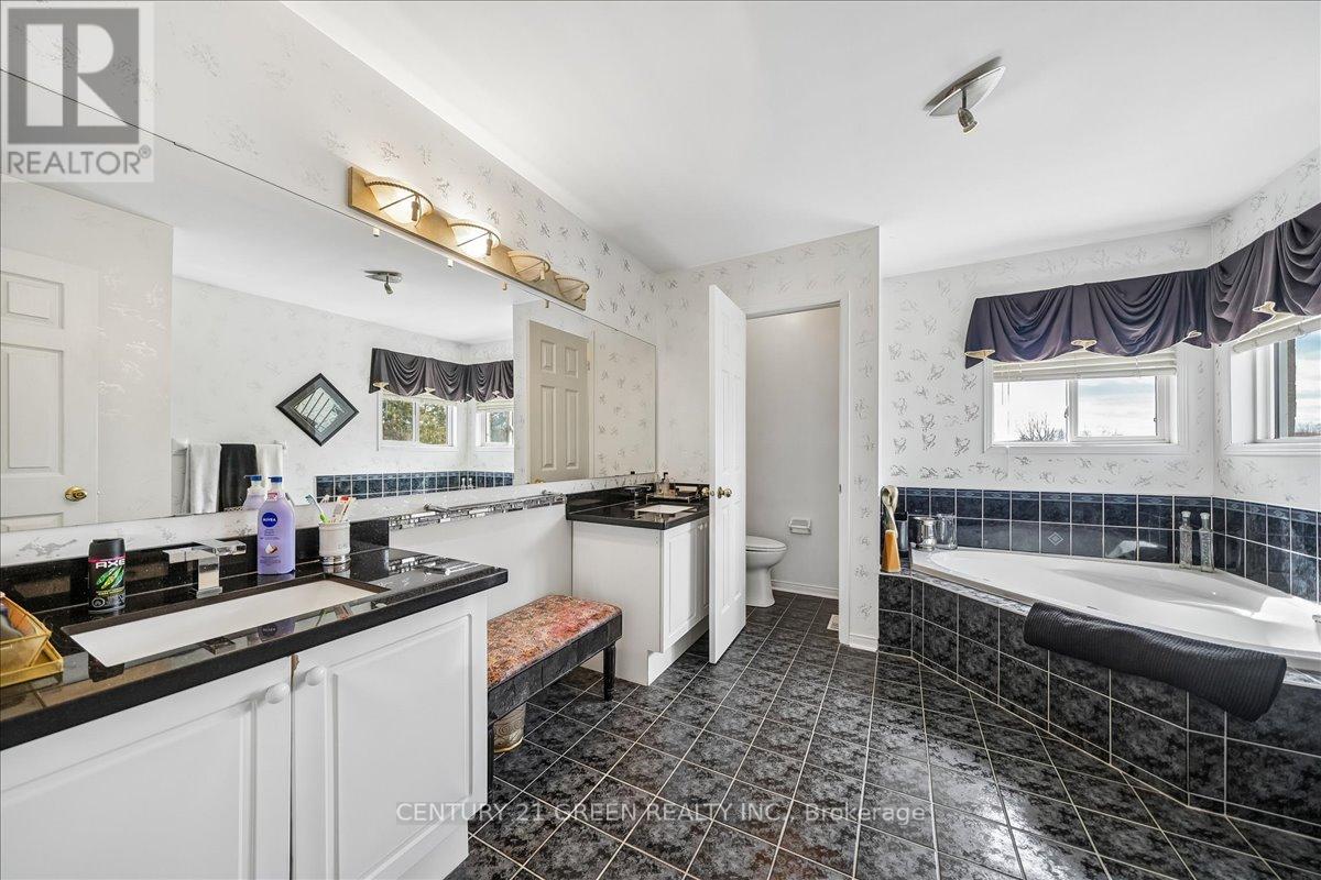 1031 Blueheron Boulevard, Mississauga, Ontario  L5V 2J8 - Photo 24 - W12935346