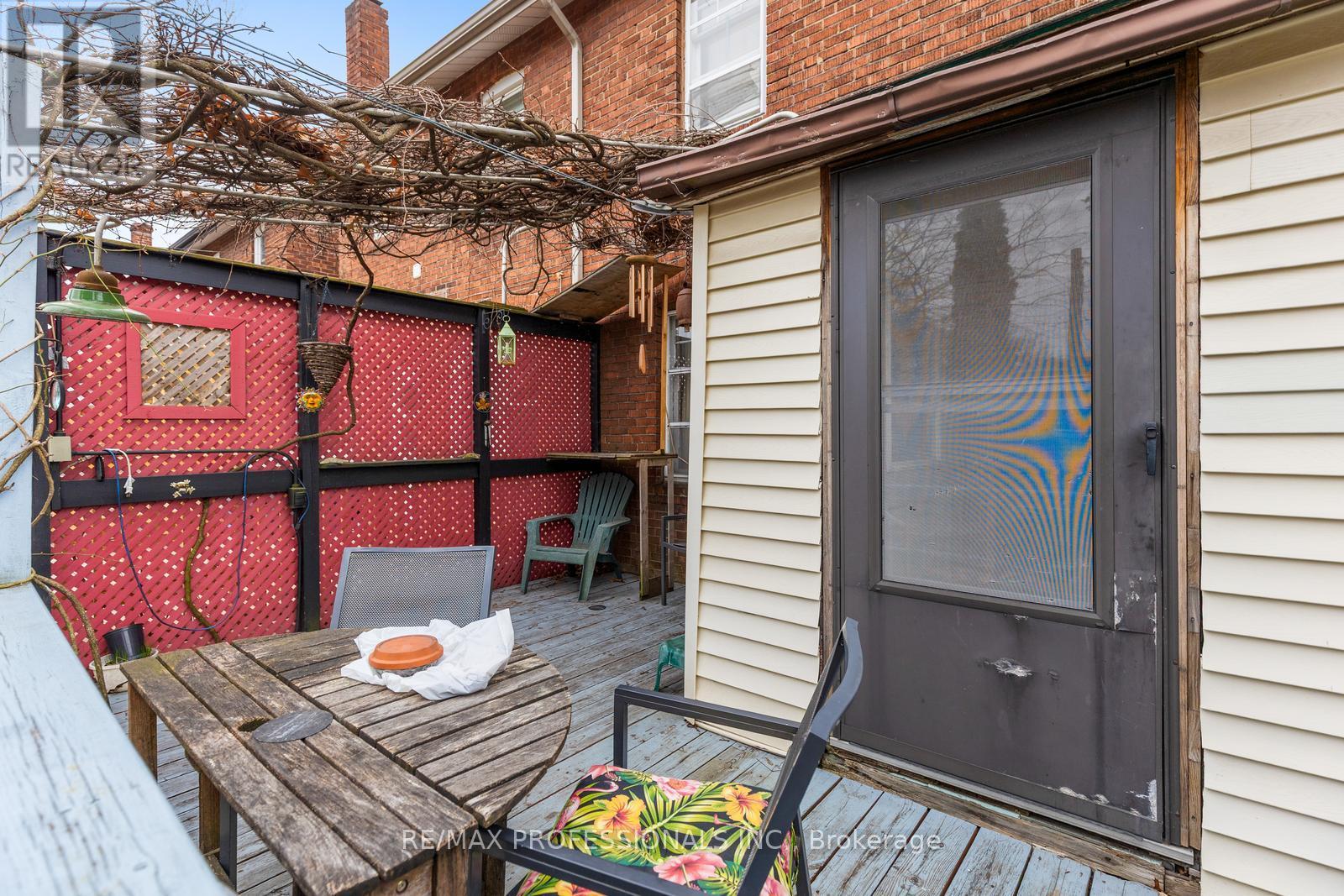 857 Windermere Avenue, Toronto, Ontario  M6S 3M5 - Photo 13 - W12915900