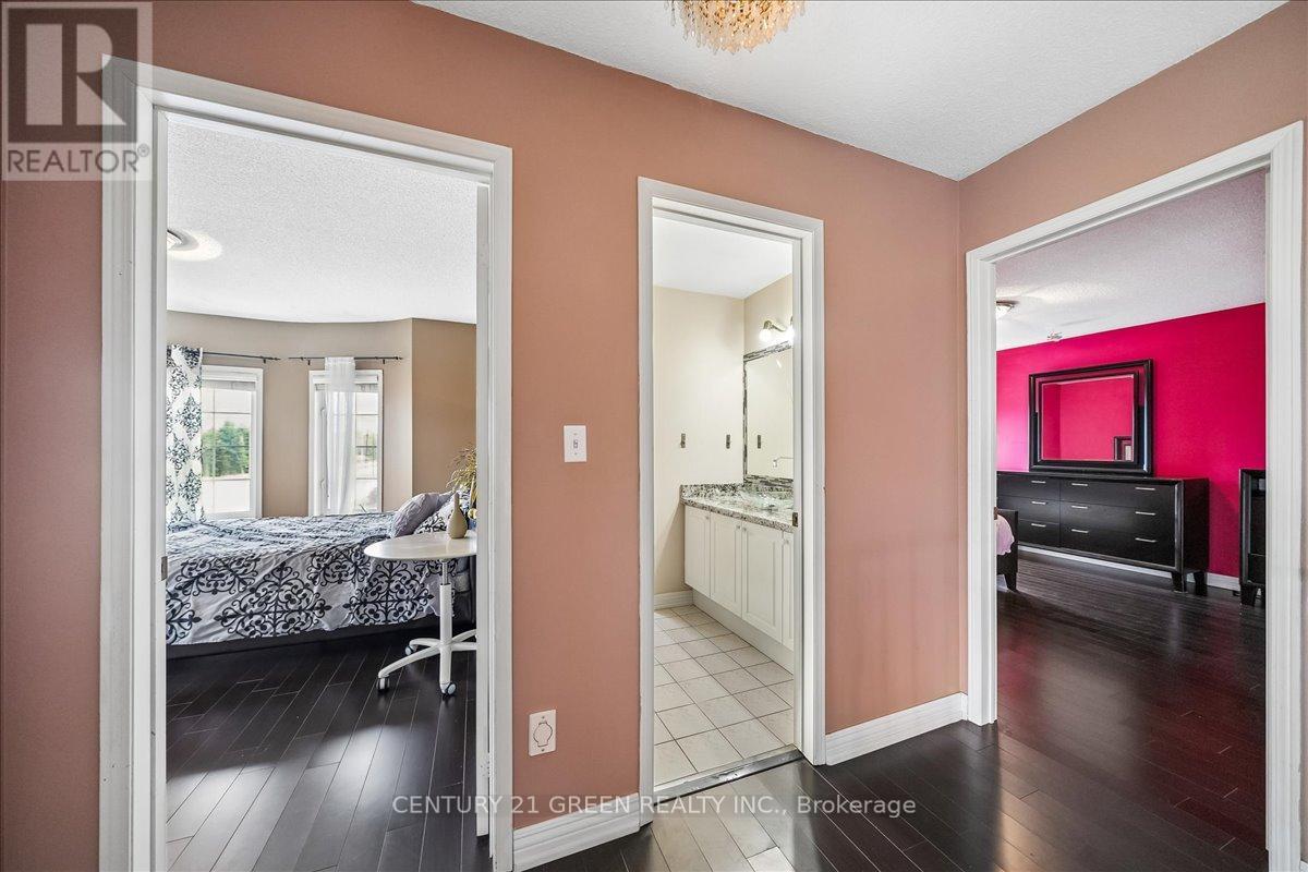 1031 Blueheron Boulevard, Mississauga, Ontario  L5V 2J8 - Photo 27 - W12935346