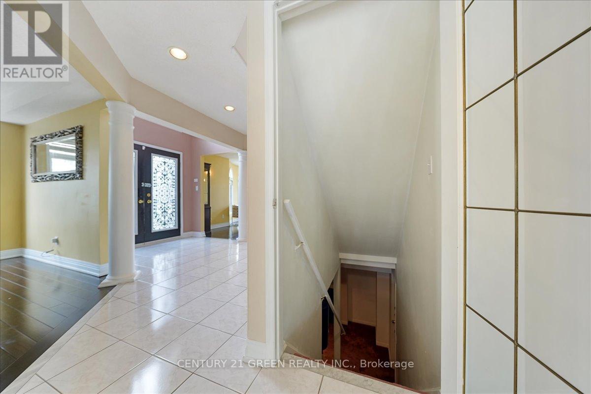 1031 Blueheron Boulevard, Mississauga, Ontario  L5V 2J8 - Photo 19 - W12935346