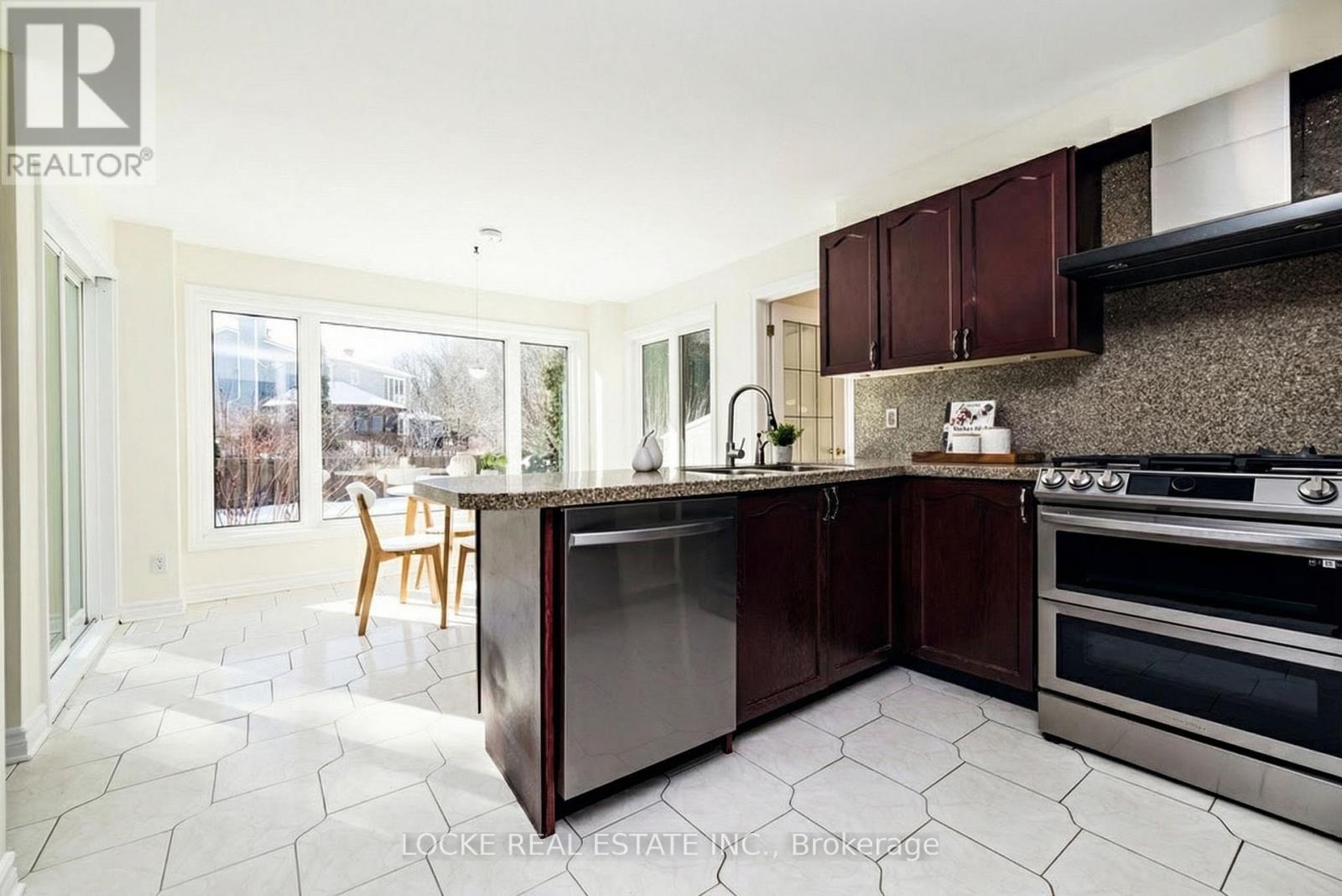 1404 Forest Valley Drive, Ottawa, Ontario  K1C 5M8 - Photo 14 - X12937514