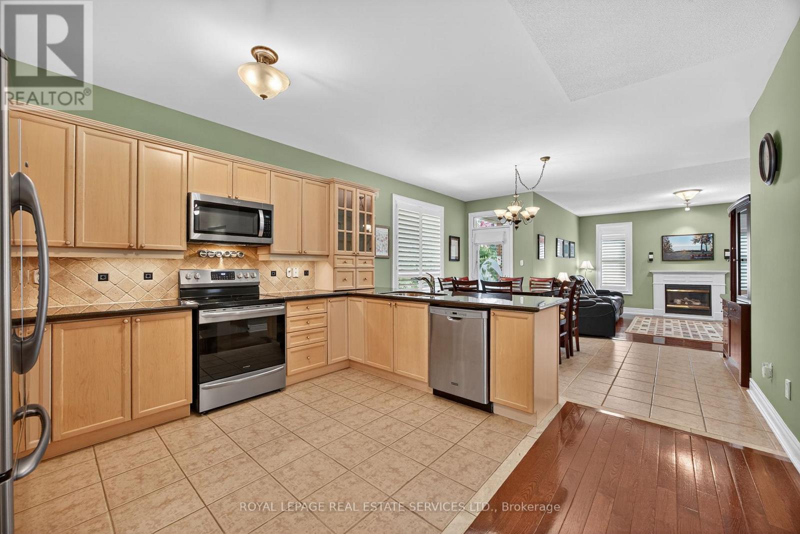 17 Northwood Drive, Wasaga Beach, Ontario  L9Z 3B5 - Photo 4 - S12938710