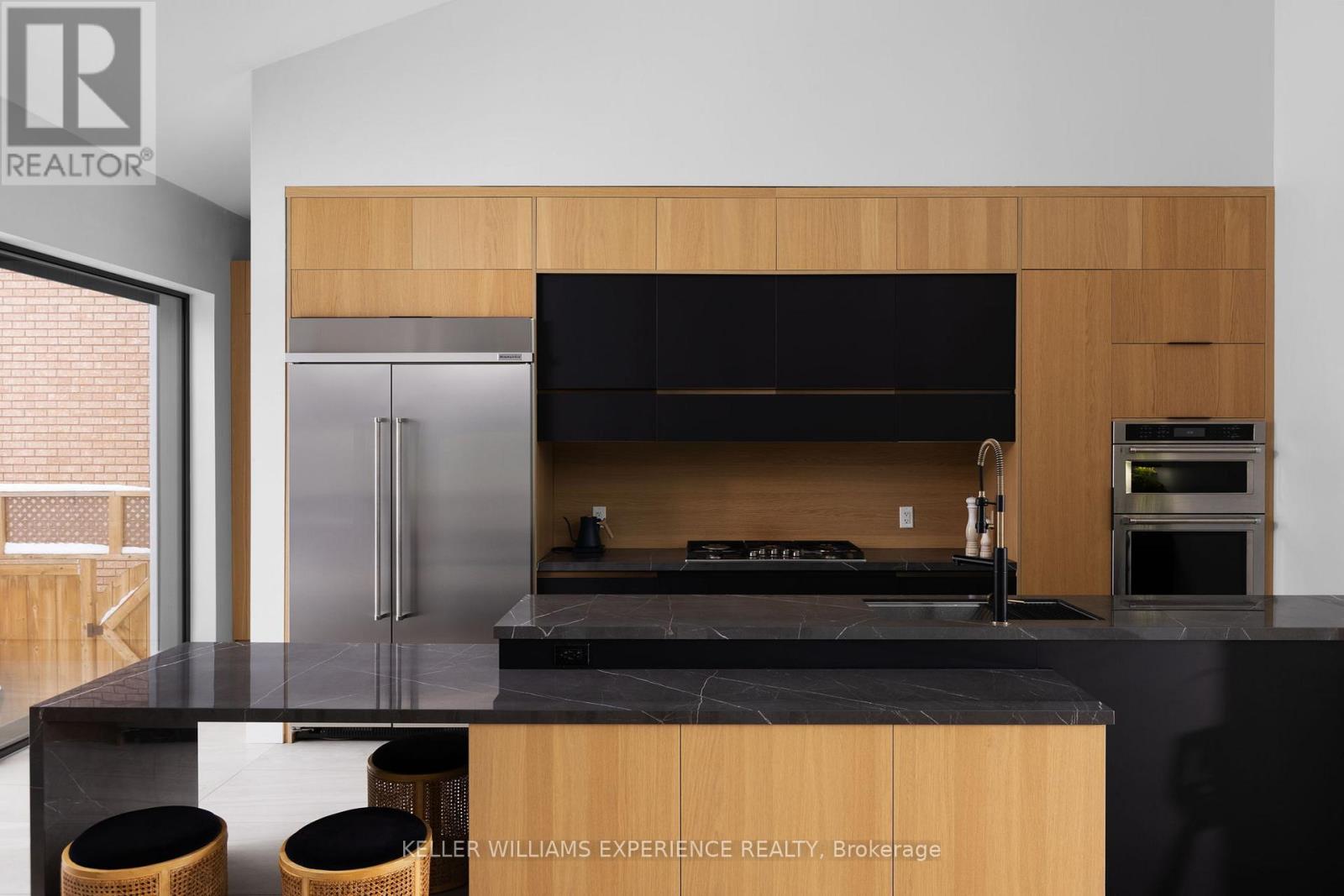 236 Cox Mill Road, Barrie, Ontario  L4N 4G5 - Photo 3 - S12938756