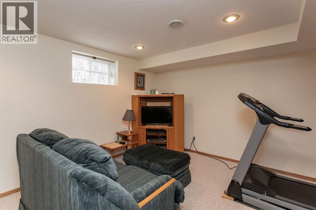 52 Anquetel Street, Red Deer, Alberta  T4R 2K8 - Photo 34 - A2295645