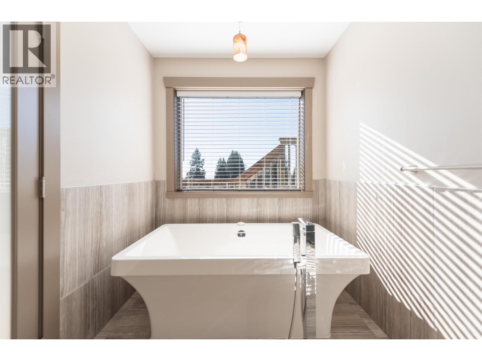 6391 Oracle Road, Sechelt, British Columbia  V7Z 0R8 - Photo 14 - R3088012