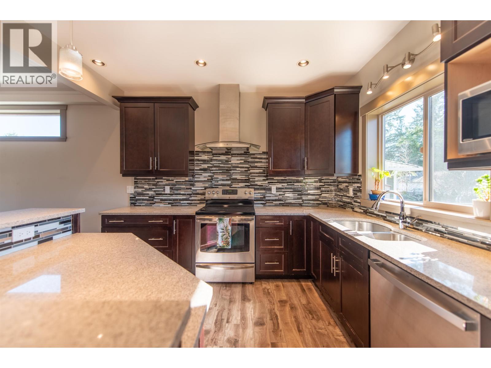 6391 Oracle Road, Sechelt, British Columbia  V7Z 0R8 - Photo 10 - R3088012