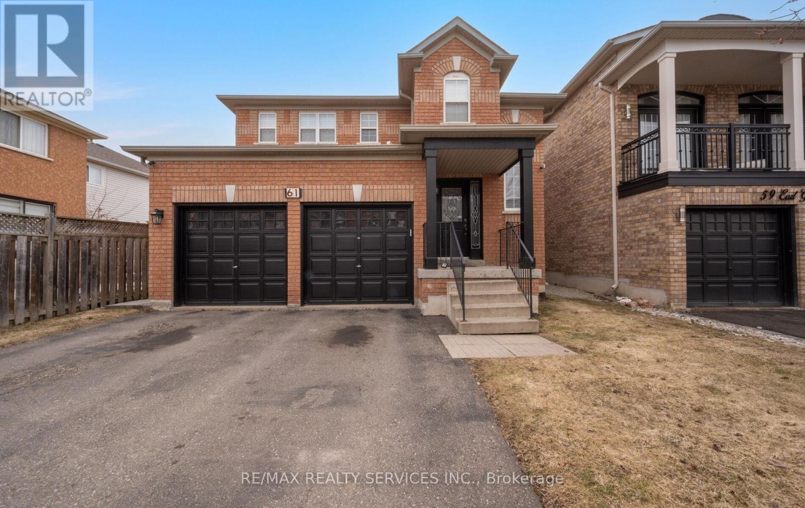 61 Earl Grey Crescent, Brampton, Ontario  L7A 2L2 - Photo 3 - W12938458