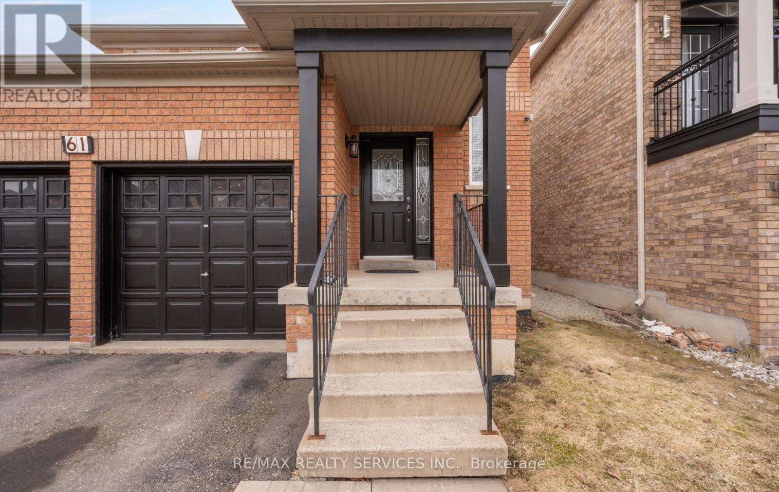 61 Earl Grey Crescent, Brampton, Ontario  L7A 2L2 - Photo 4 - W12938458