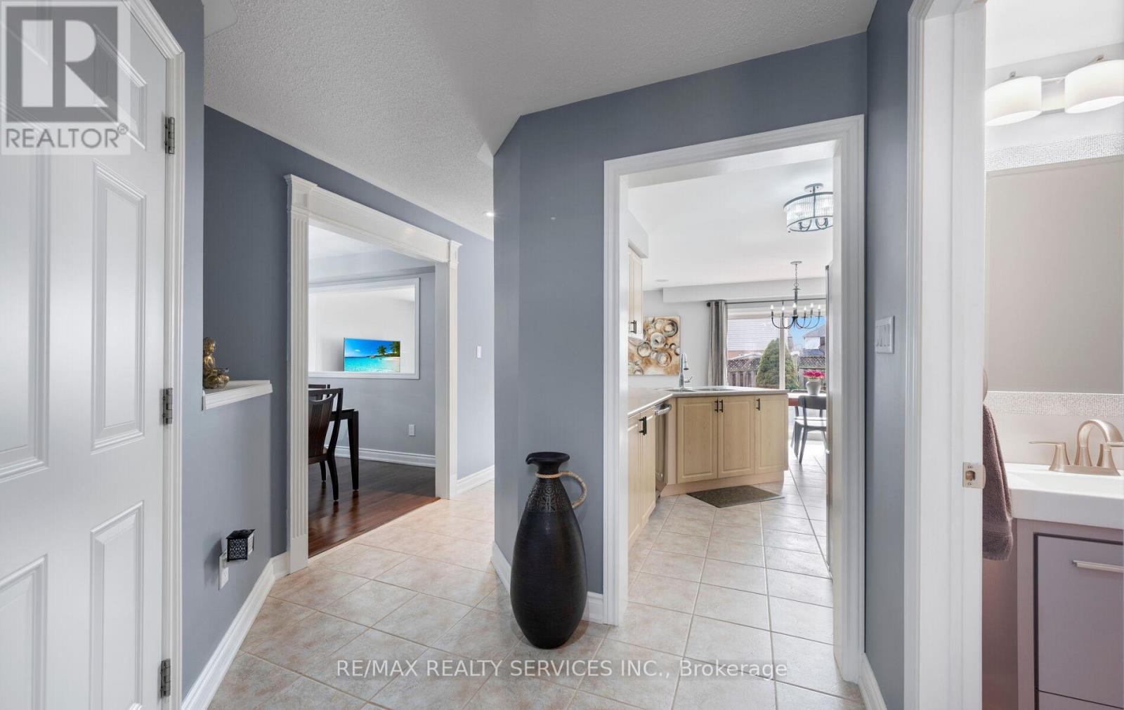 61 Earl Grey Crescent, Brampton, Ontario  L7A 2L2 - Photo 6 - W12938458