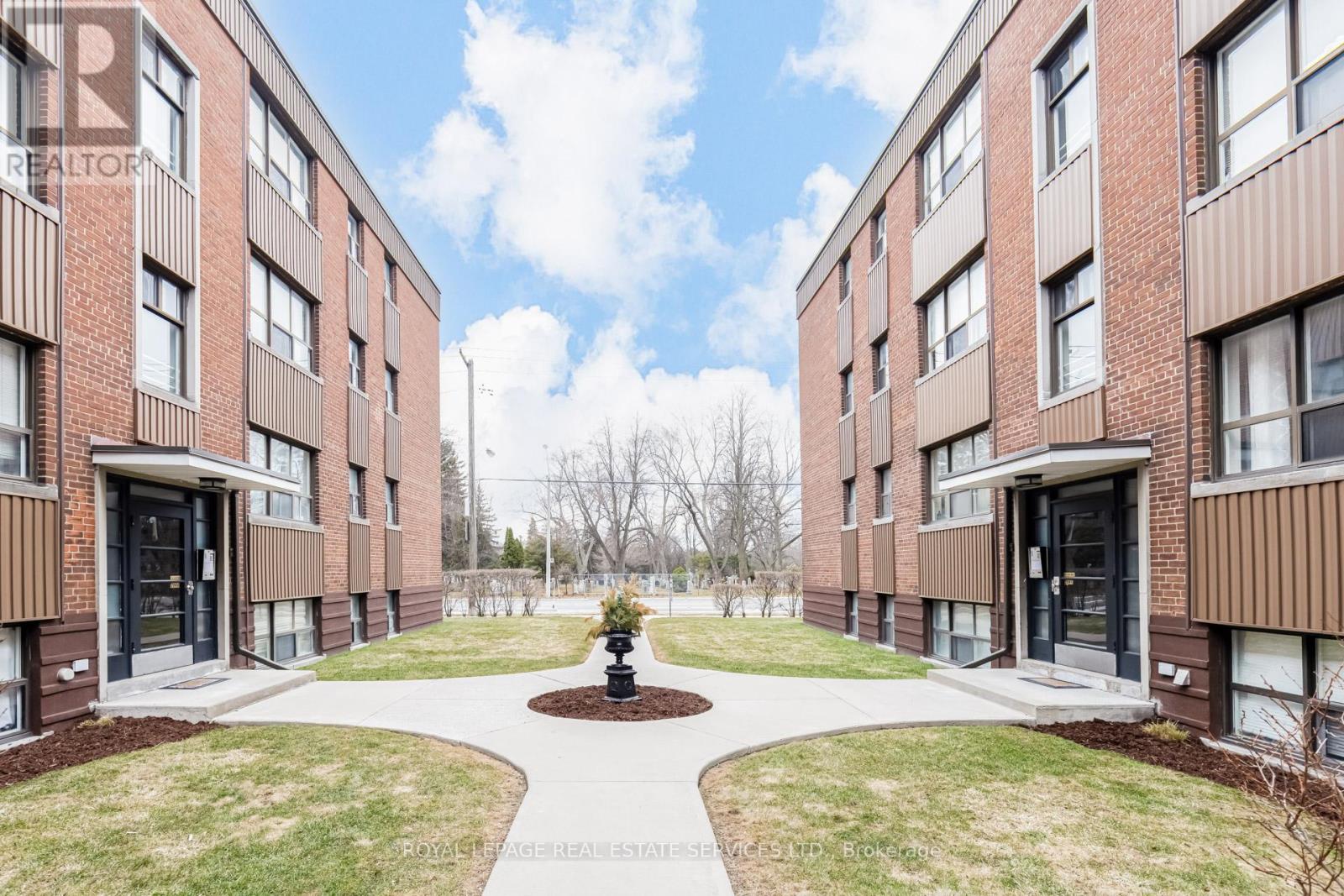 11 - 2846 Bloor Street, Toronto, Ontario  M8X 1A9 - Photo 2 - W12938478