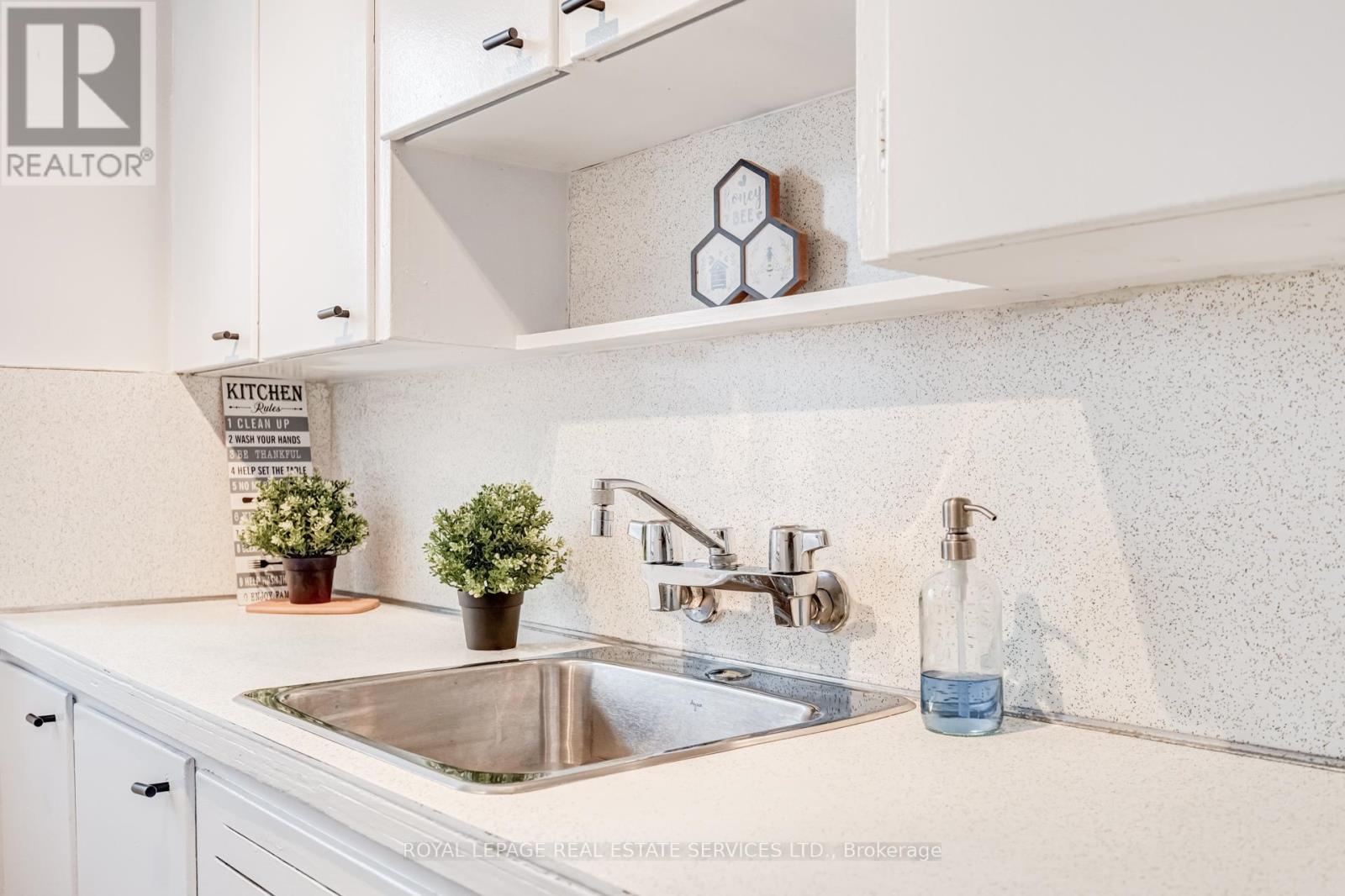 11 - 2846 Bloor Street, Toronto, Ontario  M8X 1A9 - Photo 9 - W12938478