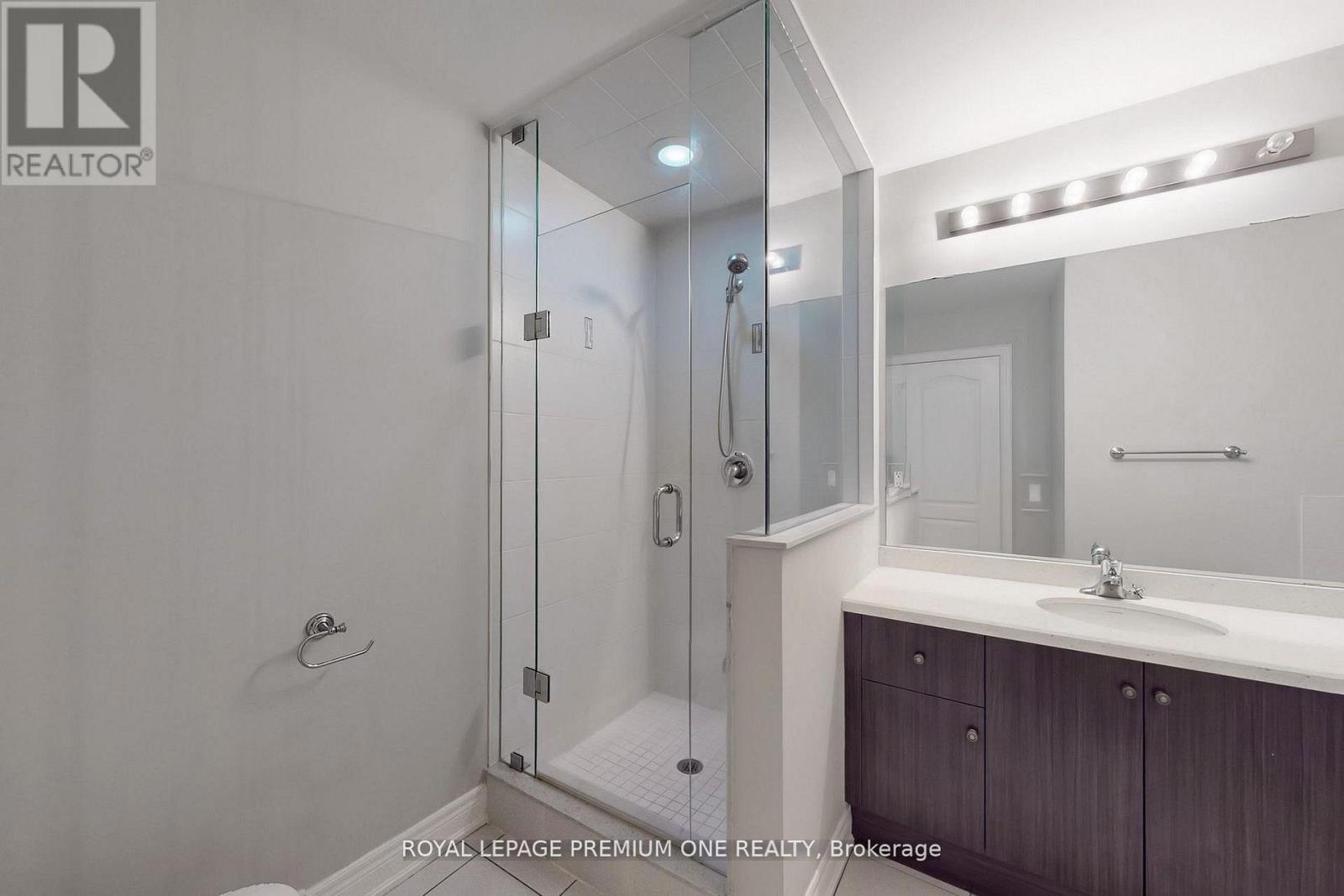 71 Dryden Way, Toronto, Ontario  M9R 0B2 - Photo 13 - W12938526