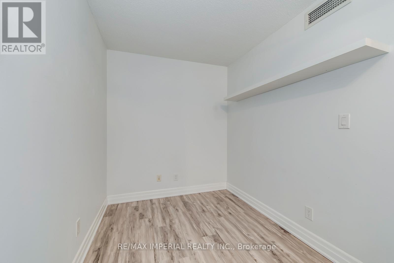 210 - 4850 Glen Erin Drive, Mississauga, Ontario  L5M 7S1 - Photo 9 - W12938544