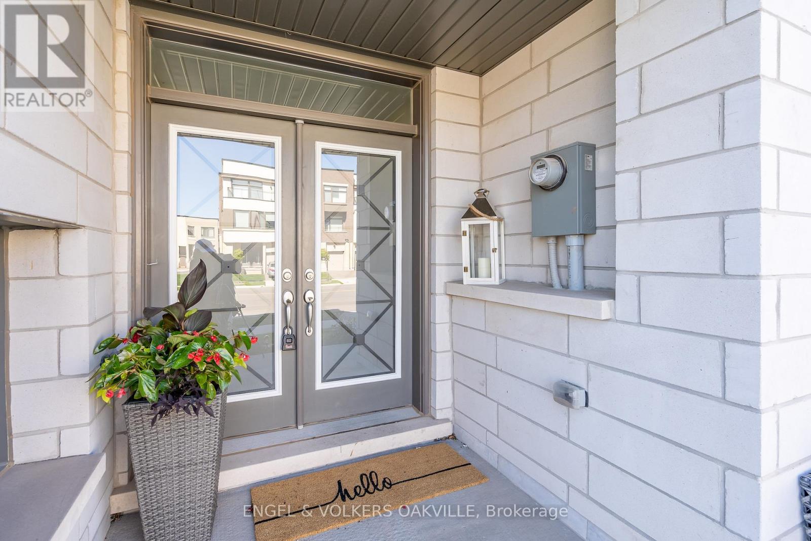 228 Wheat Boom Drive, Oakville, Ontario  L6H 0P4 - Photo 3 - W12938590