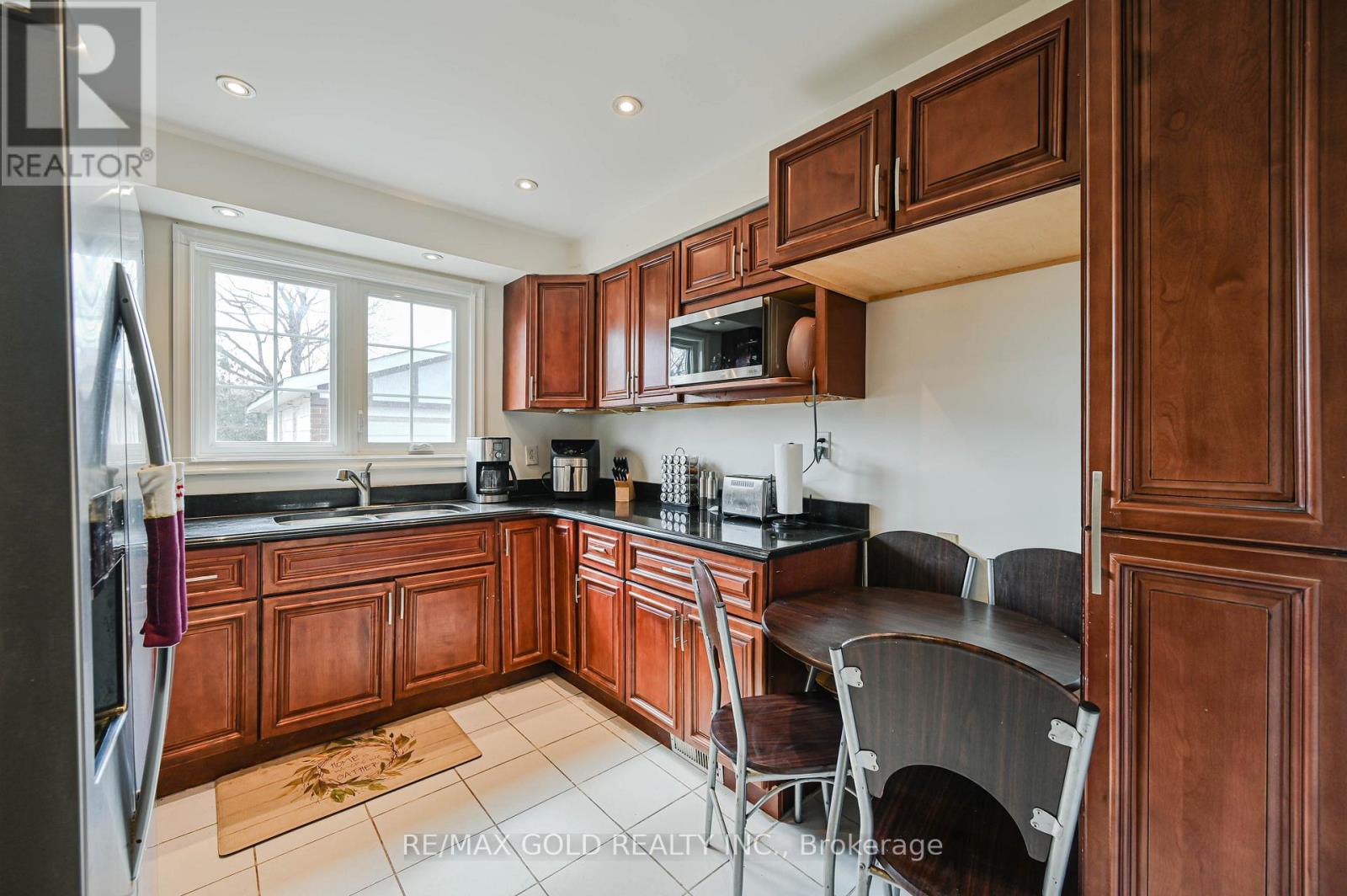 7232 Redfox Road, Mississauga, Ontario  L4T 2L8 - Photo 12 - W12938642