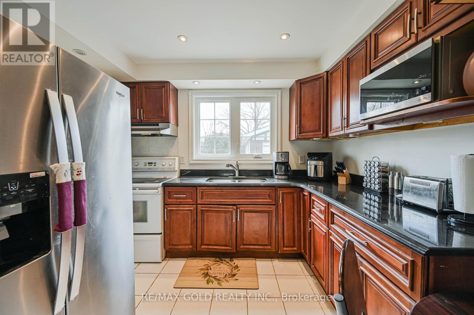 7232 Redfox Road, Mississauga, Ontario  L4T 2L8 - Photo 14 - W12938642